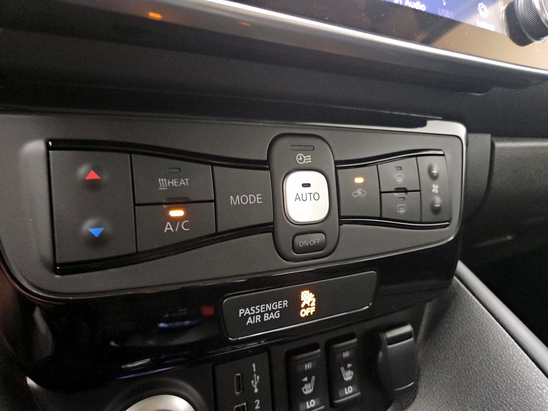 Thumbnail: 2024 Nissan Leaf - 17
