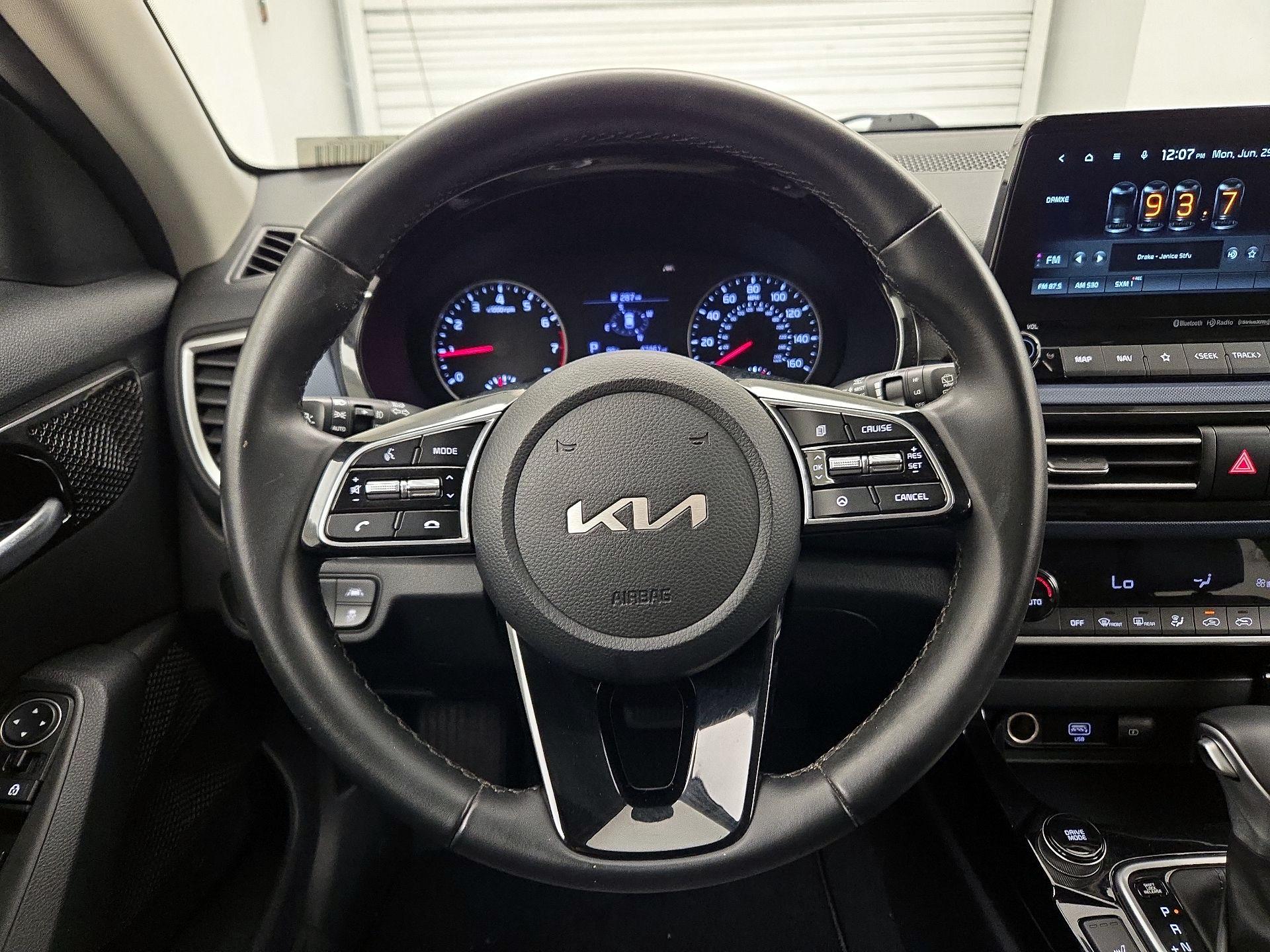 Thumbnail: 2022 Kia Seltos - 10