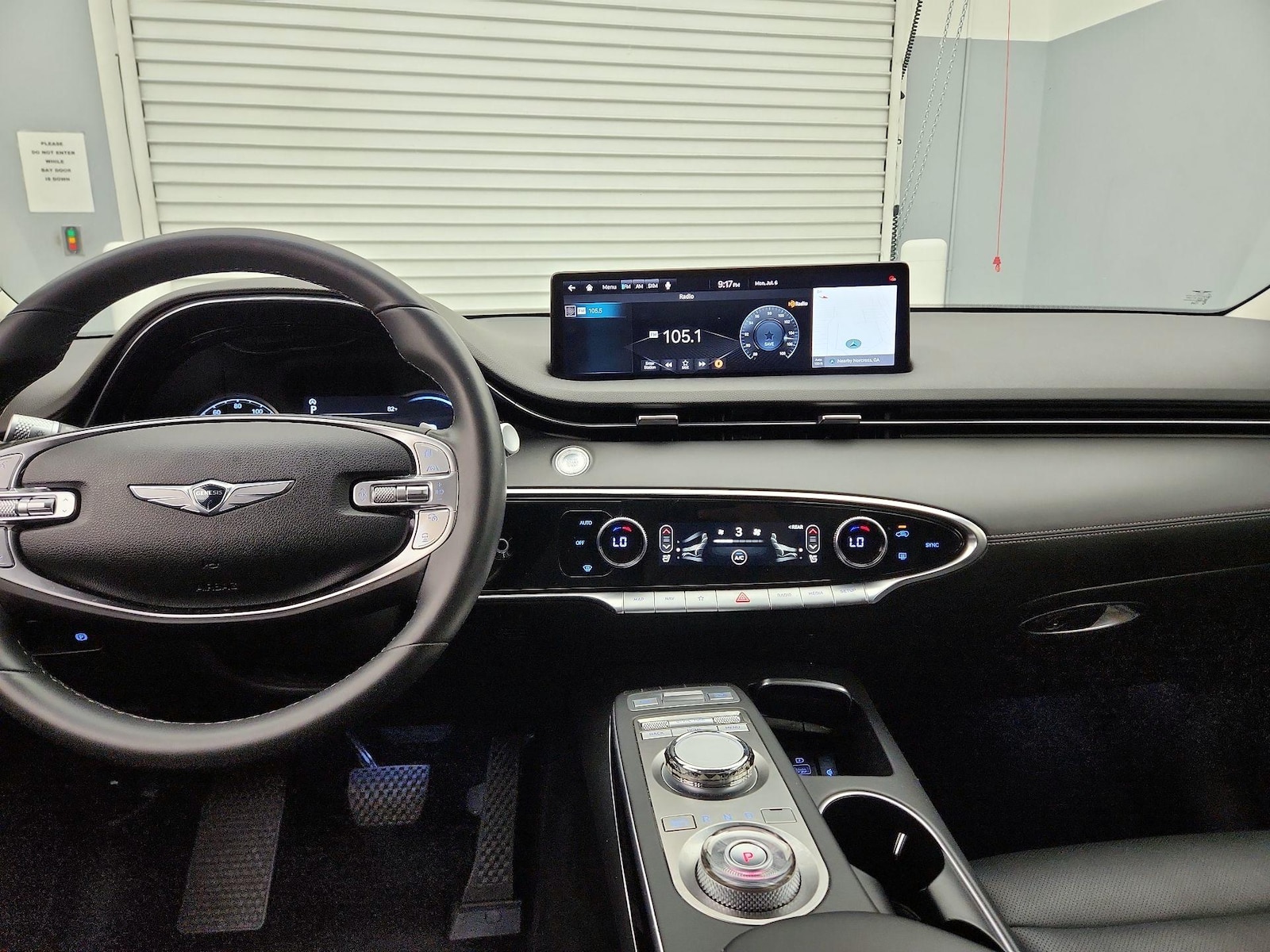 2025 GENESIS GV70 Standard - Photo 10