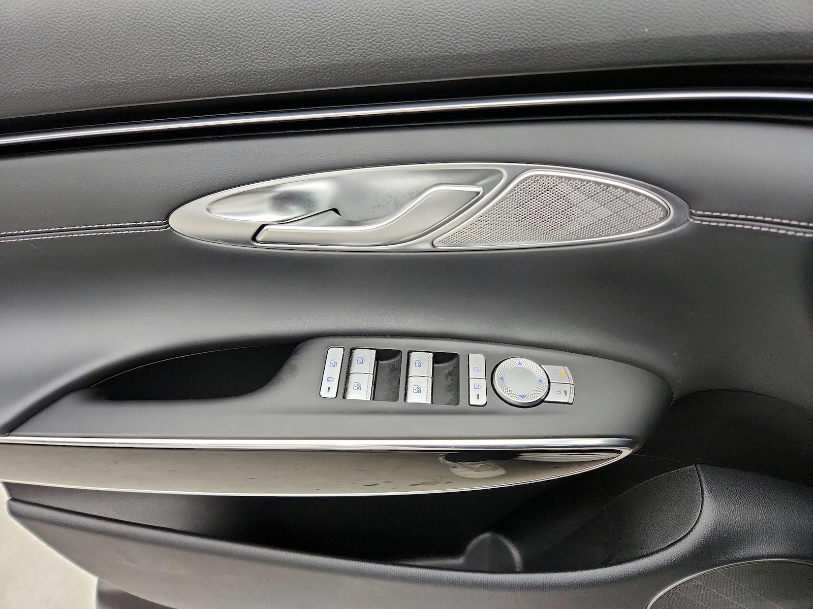 2025 GENESIS GV70 Standard - Photo 13