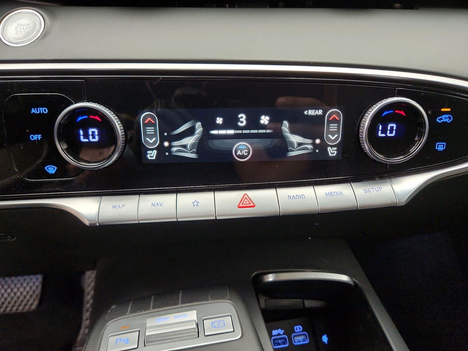 2025 GENESIS GV70 Standard - Photo 18