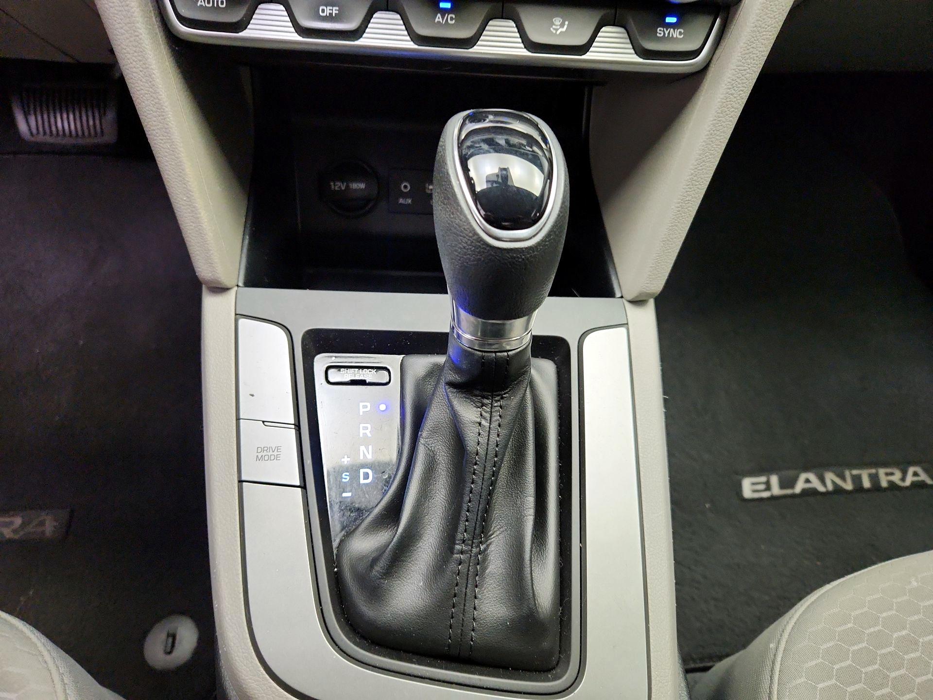 Thumbnail: 2020 Hyundai Elantra - 17
