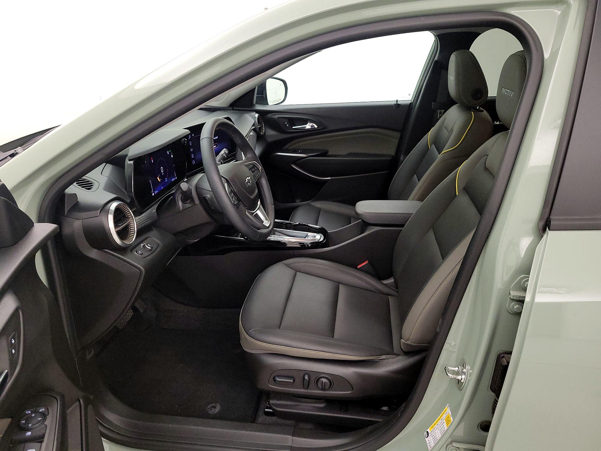 Thumbnail: 2025 Chevrolet Trax - 11