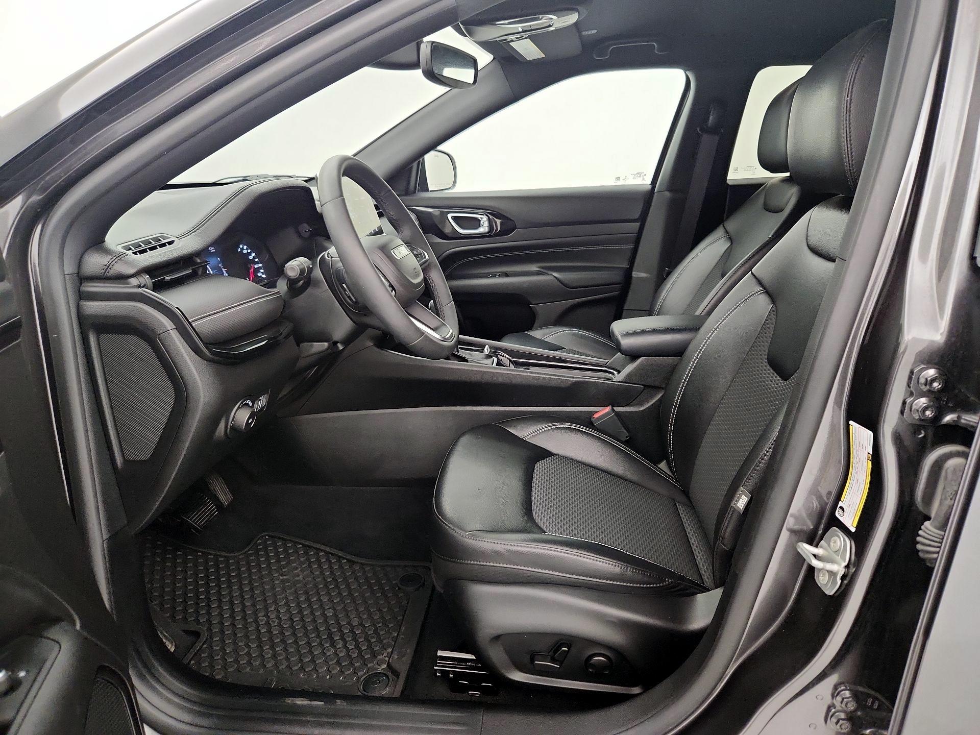 Thumbnail: 2023 Jeep Compass - 11