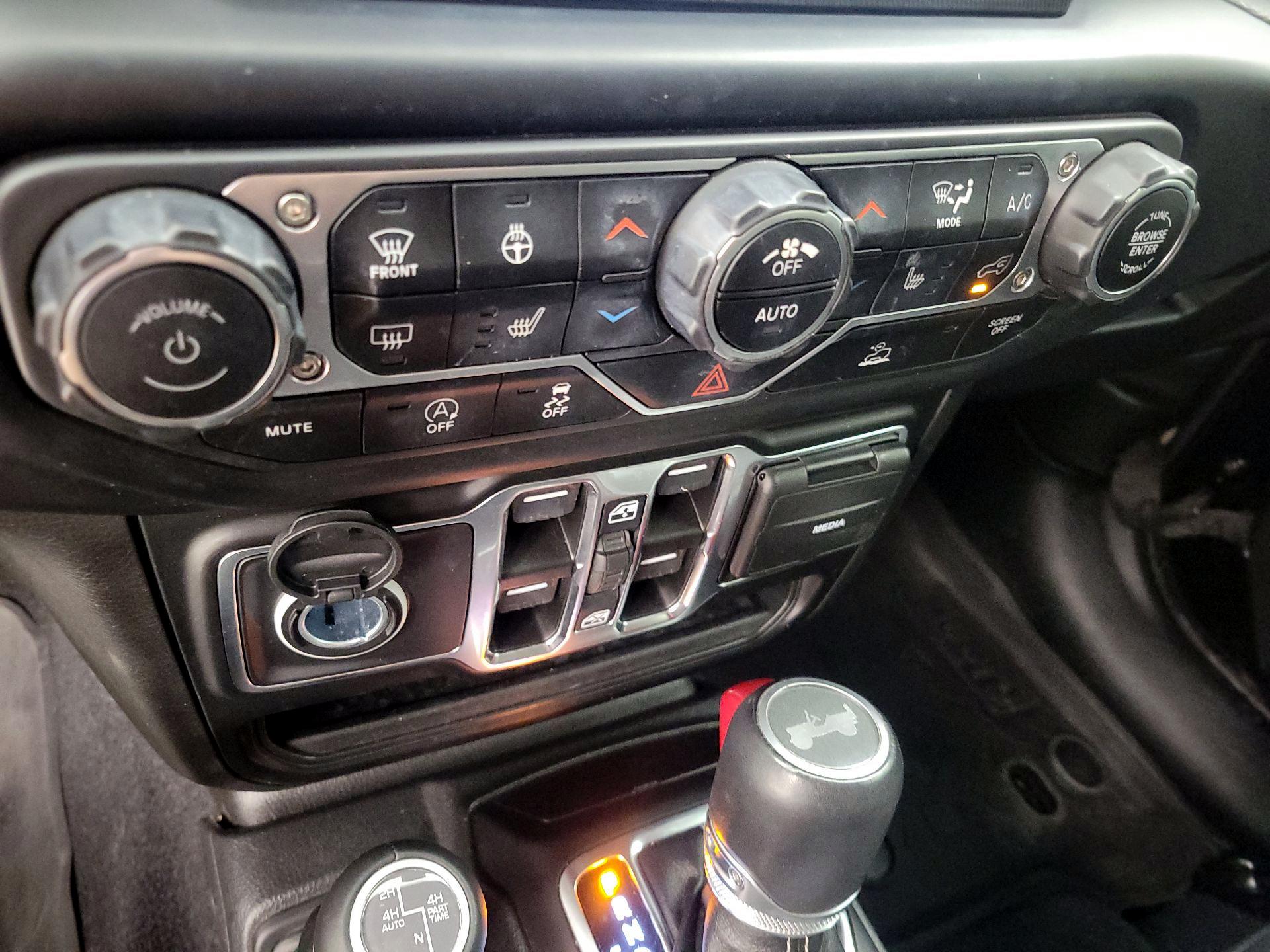 Thumbnail: 2022 Jeep Wrangler - 14