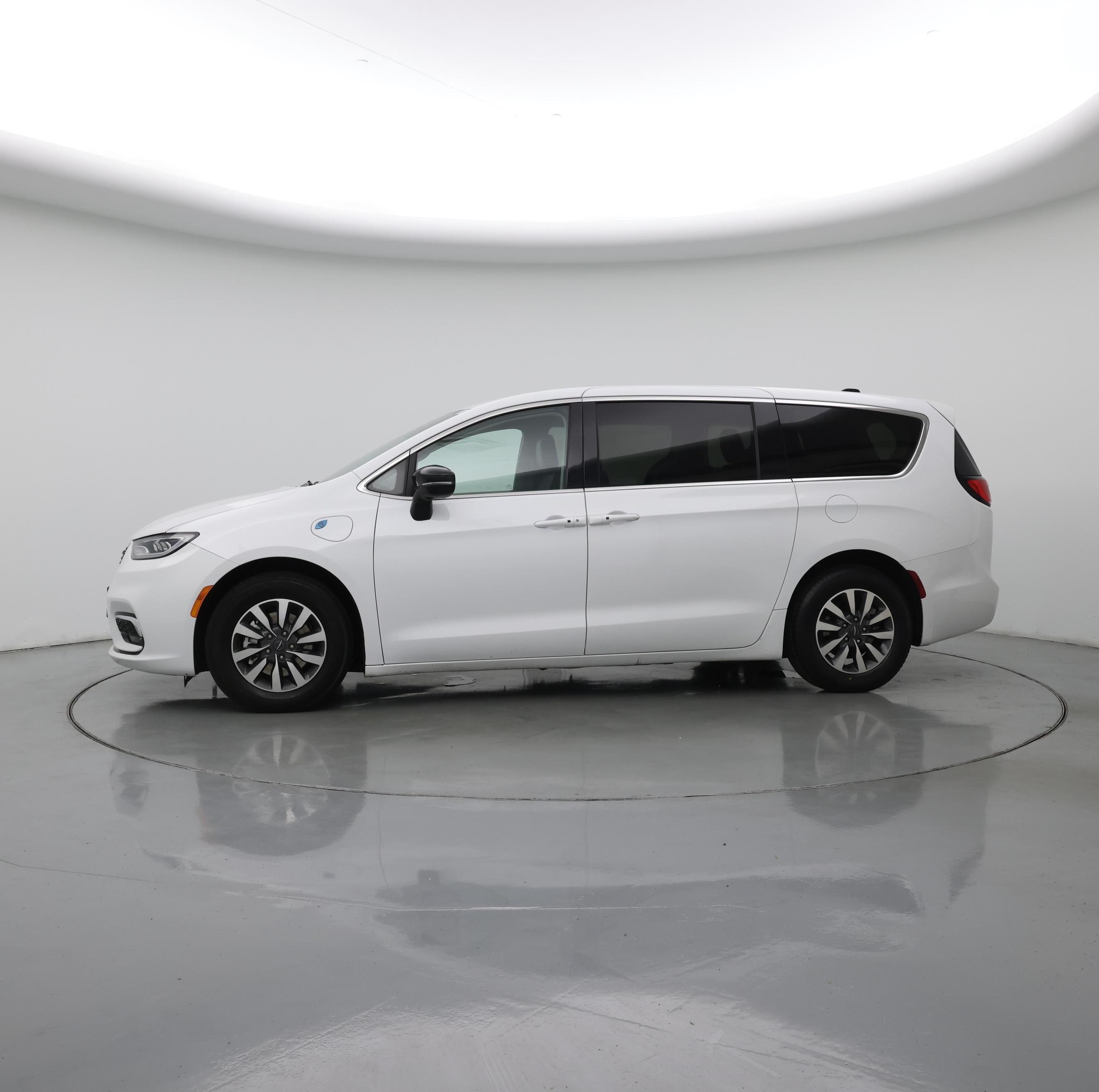 Thumbnail: 2024 Chrysler Pacifica - 3