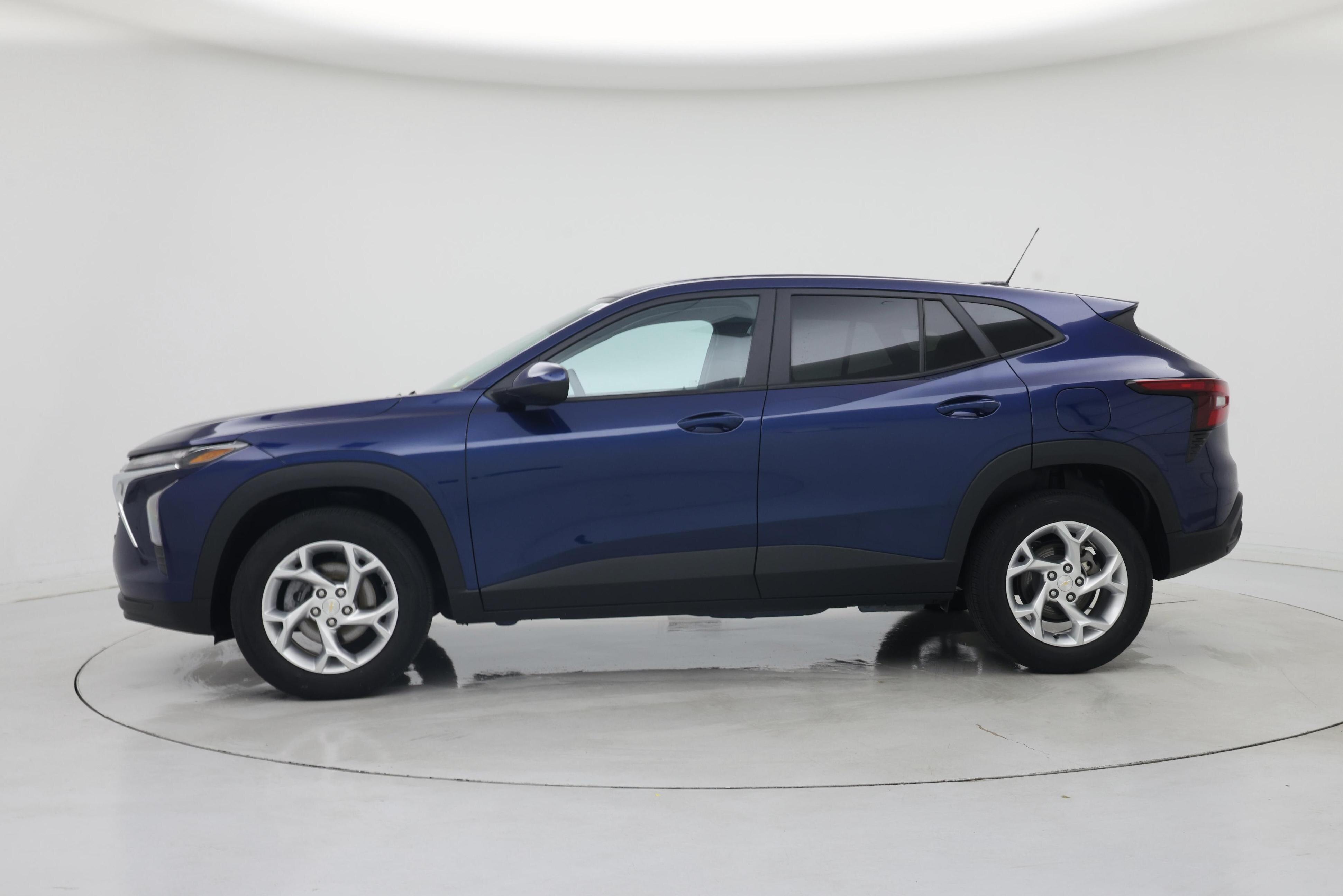 Thumbnail: 2024 Chevrolet Trax - 3