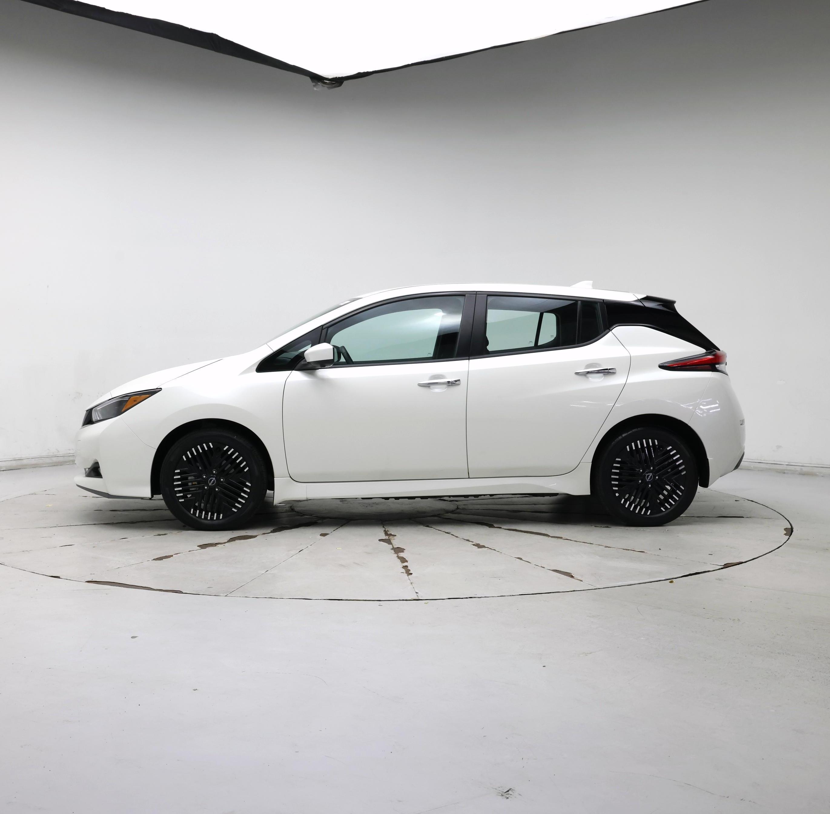 Thumbnail: 2024 Nissan Leaf - 3
