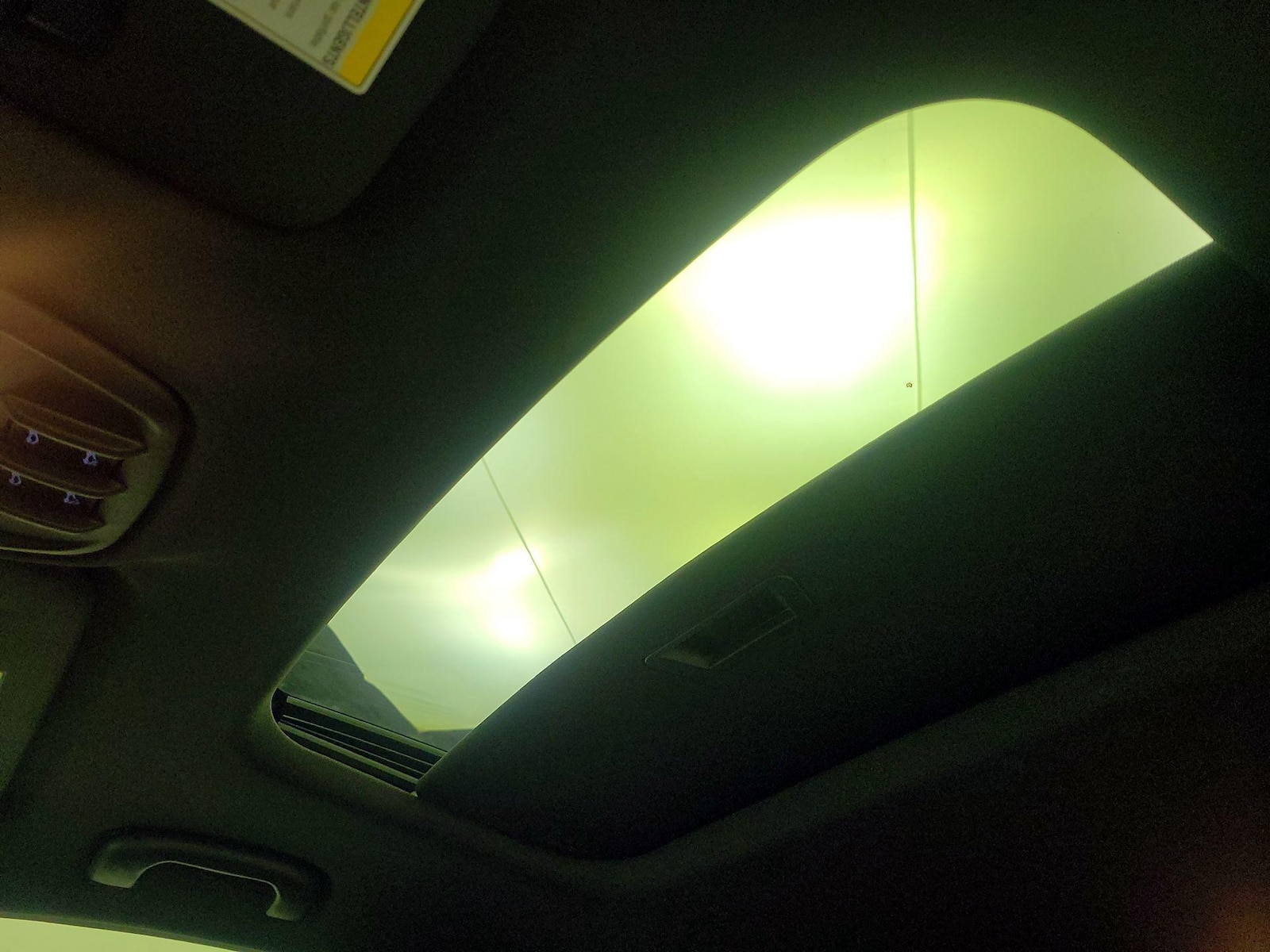 Sunroof(s) & Overhead Airbags