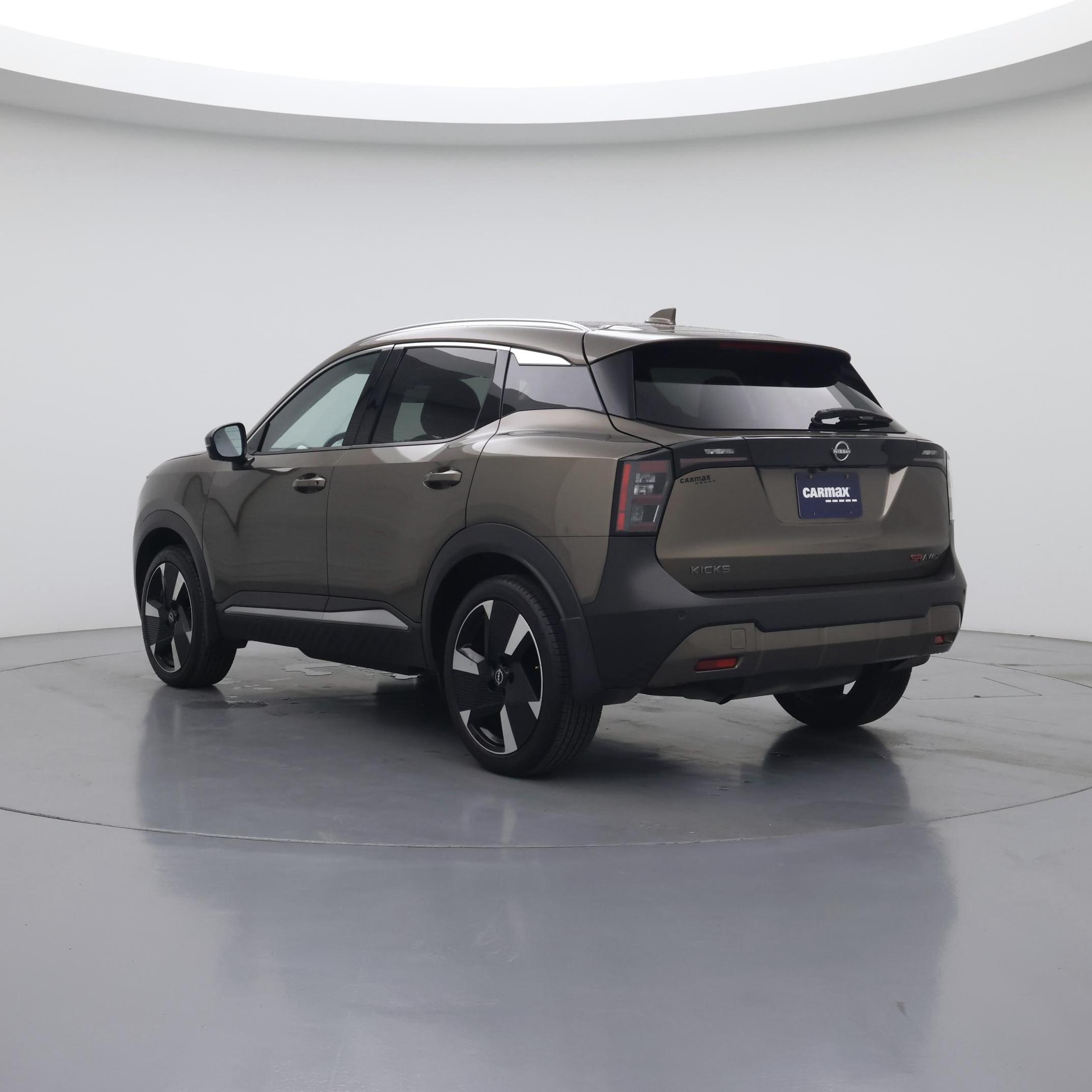 Thumbnail: 2025 Nissan Kicks - 2