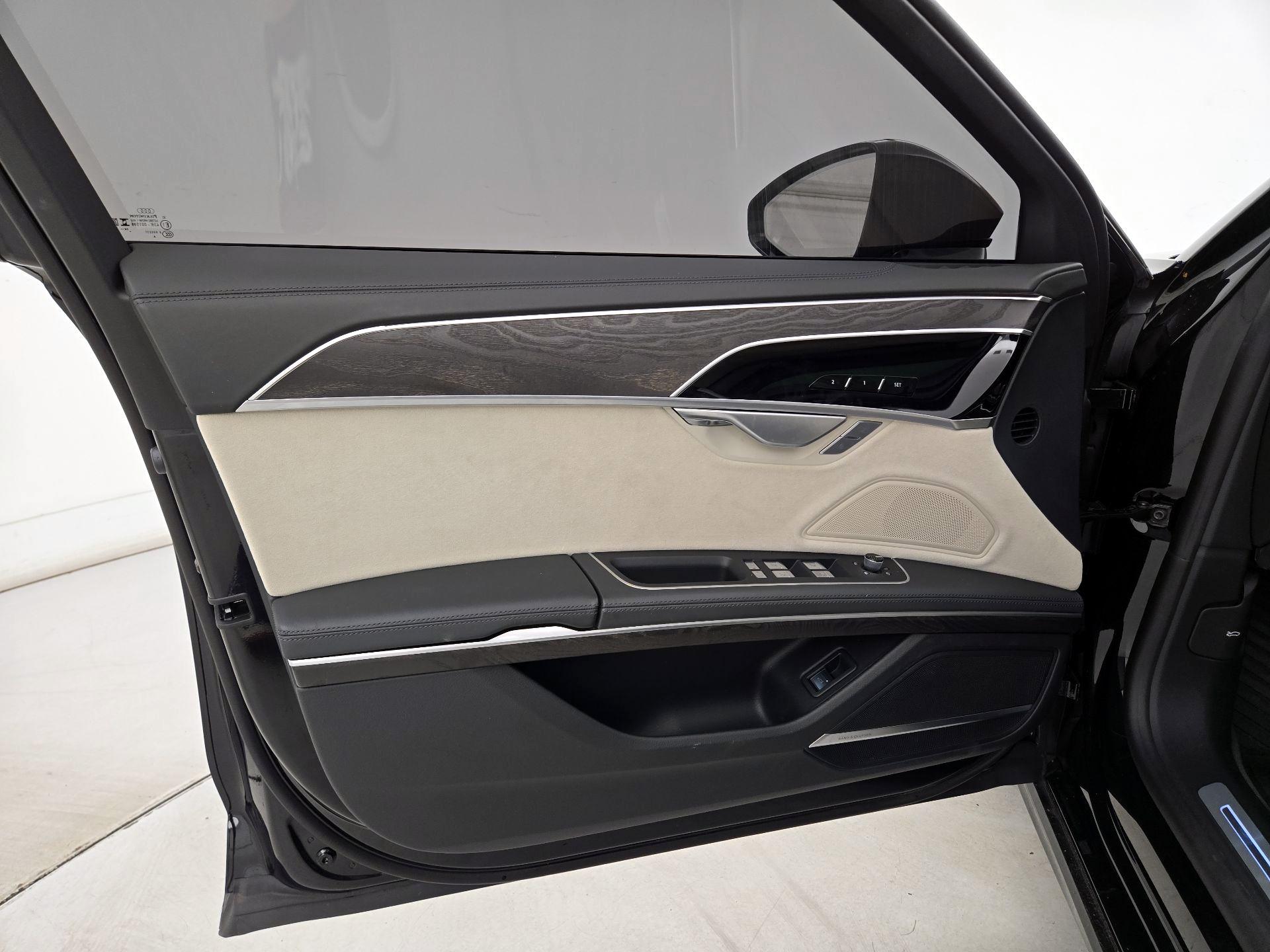 Thumbnail: 2025 Audi A8 - 12