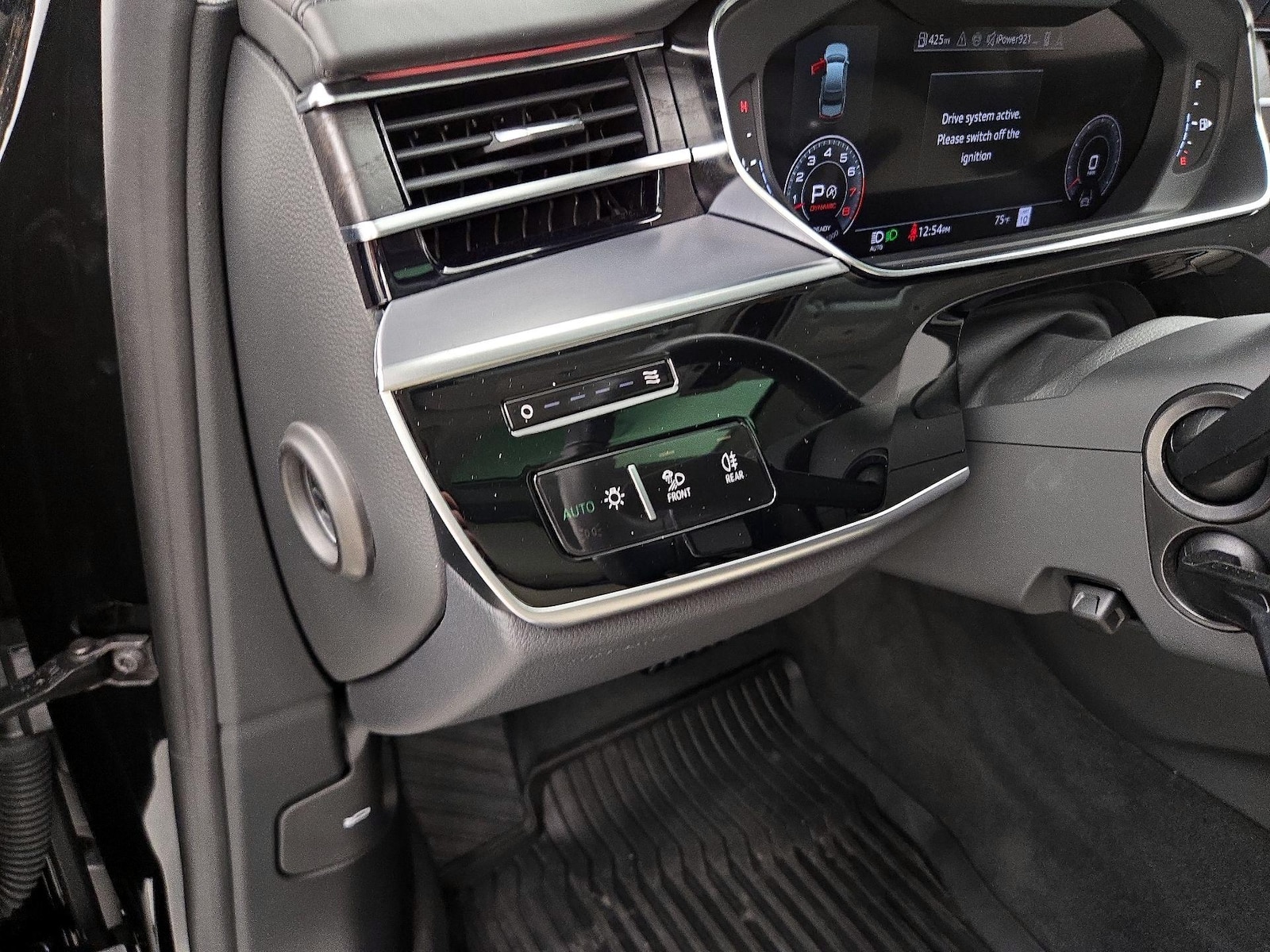 2025 Audi A8 Base - Photo 14