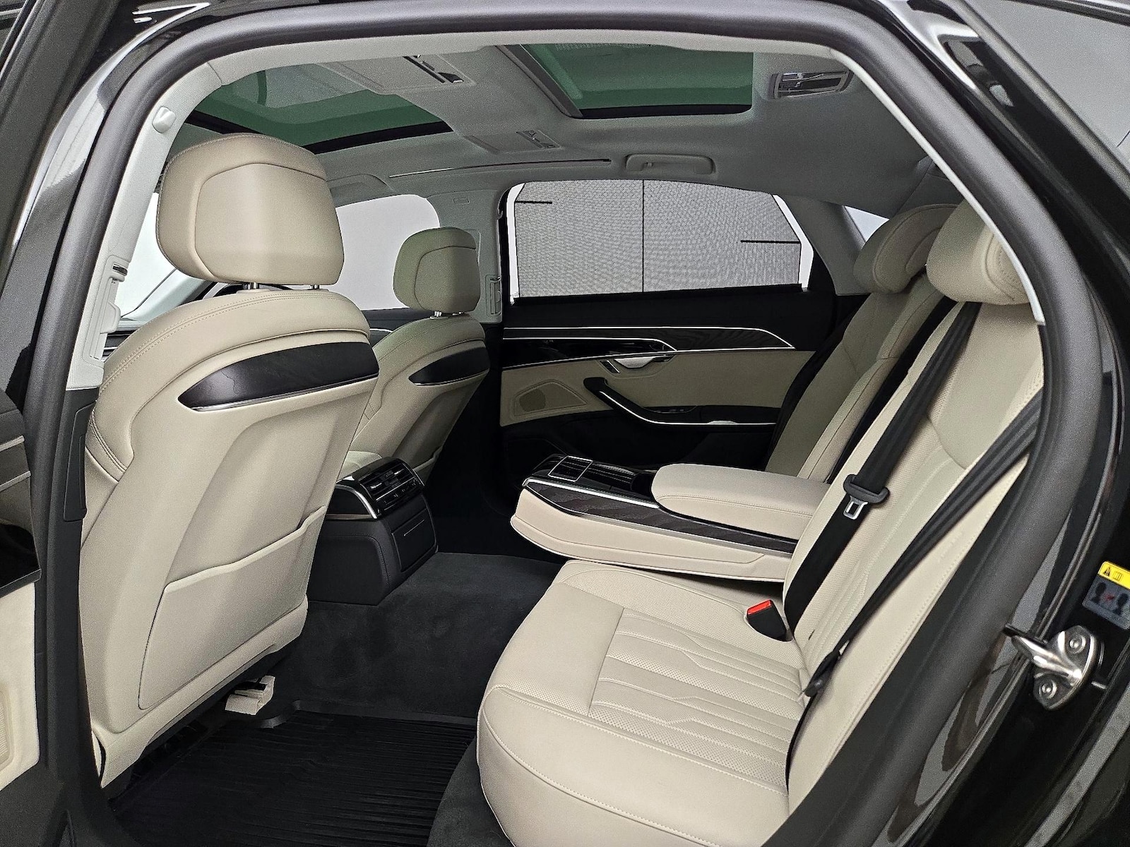 2025 Audi A8 Base - Photo 22