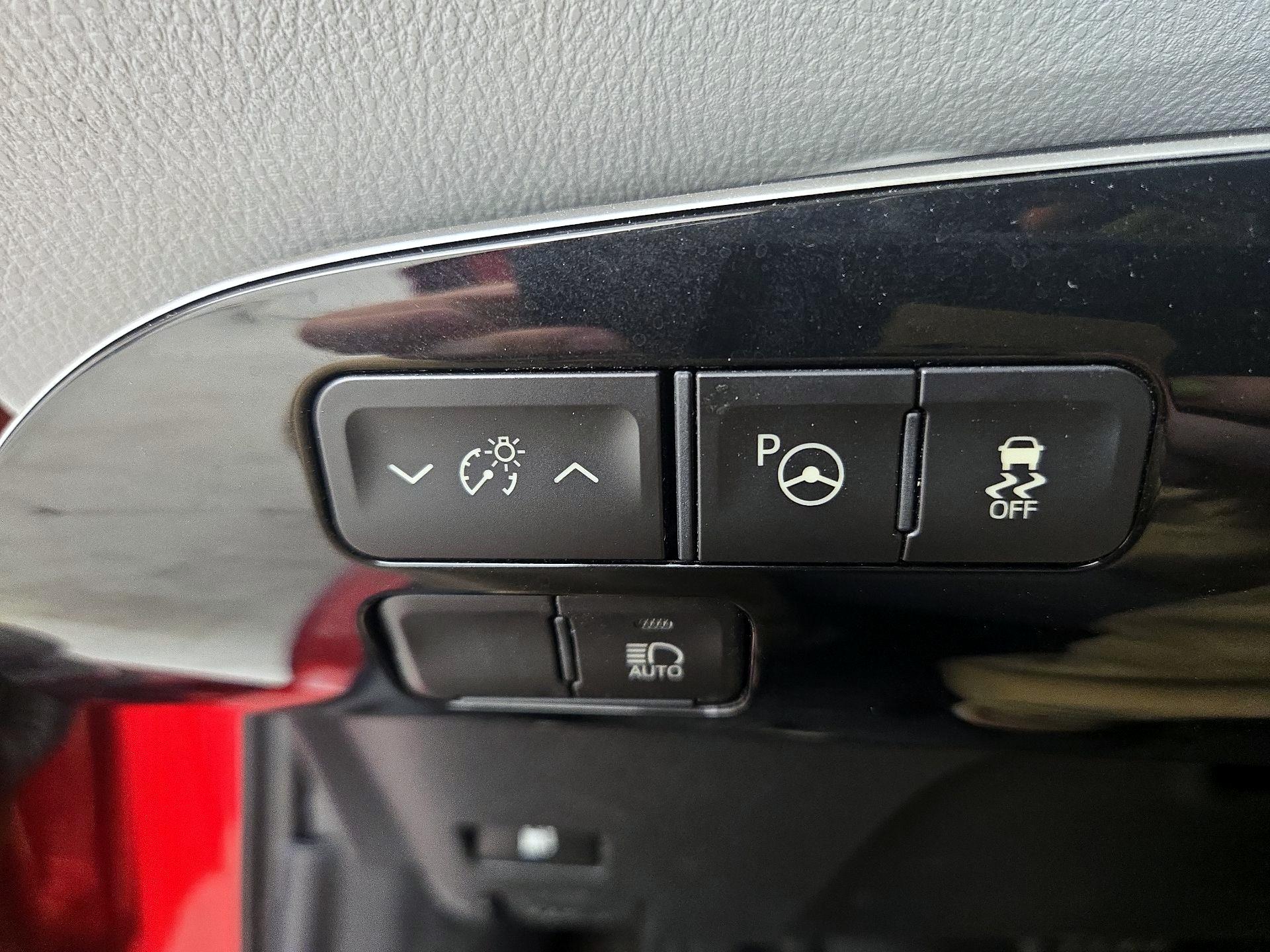 Thumbnail: 2019 Toyota Prius - 13