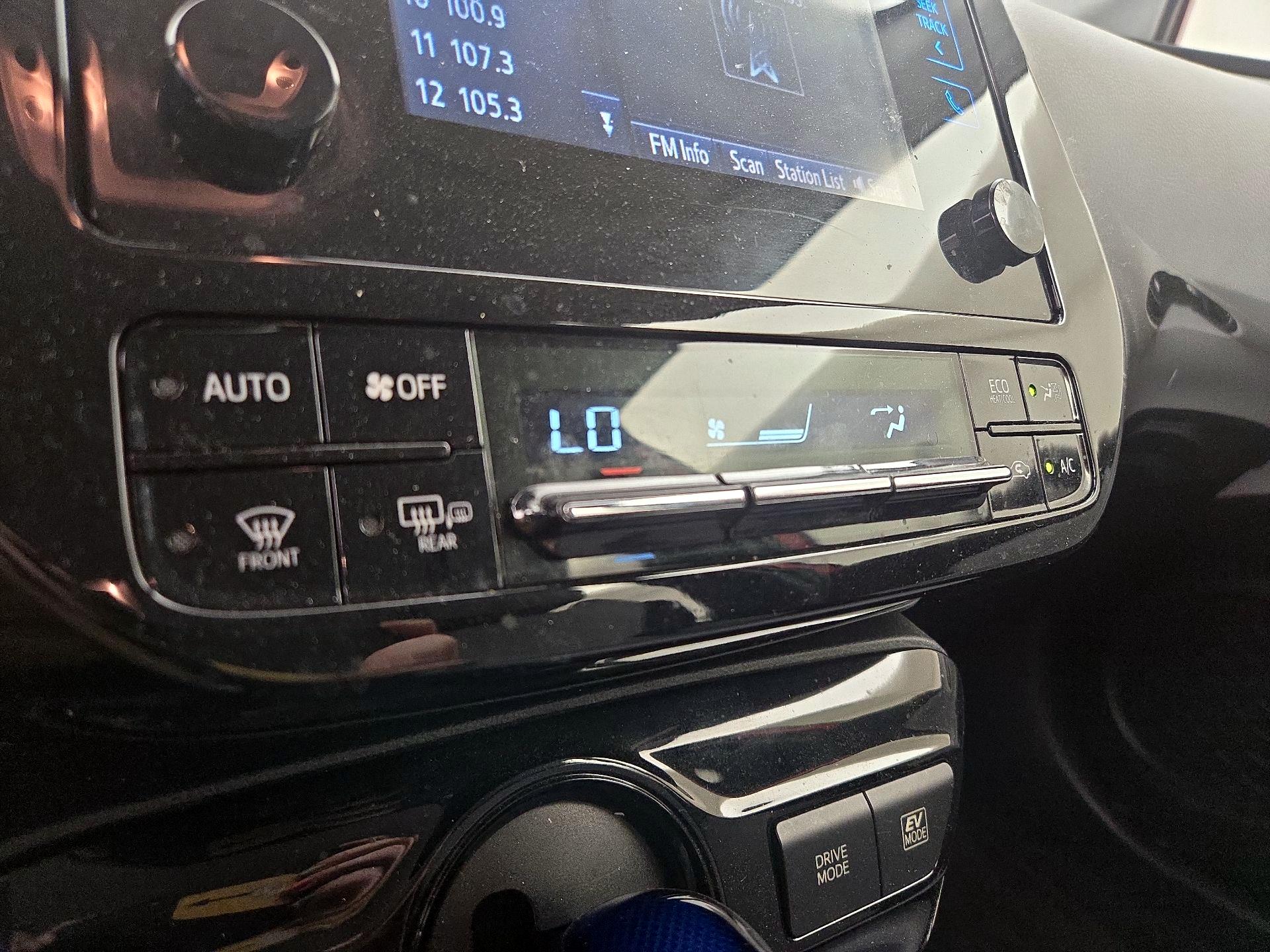 Thumbnail: 2019 Toyota Prius - 16