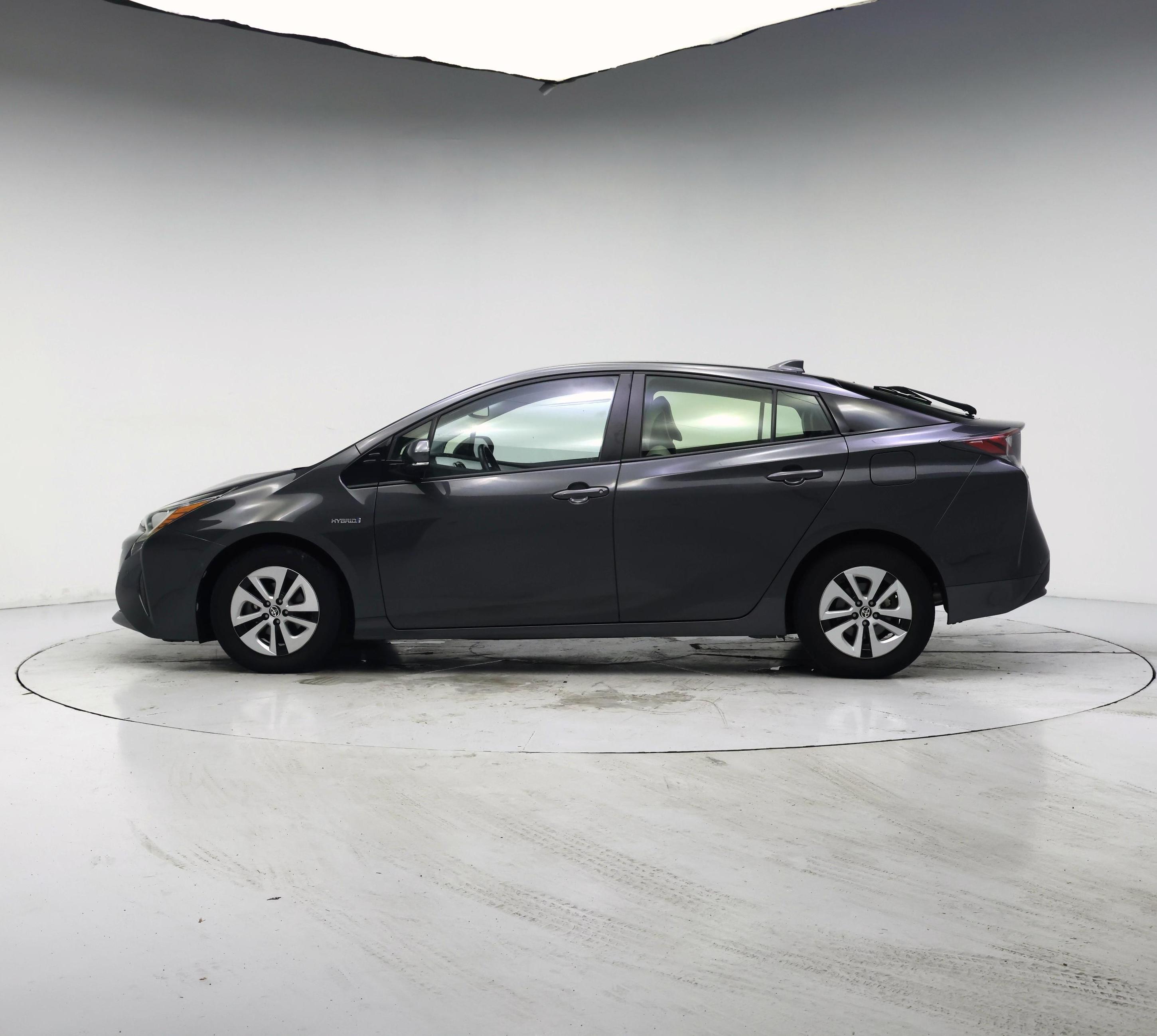 Thumbnail: 2017 Toyota Prius - 3
