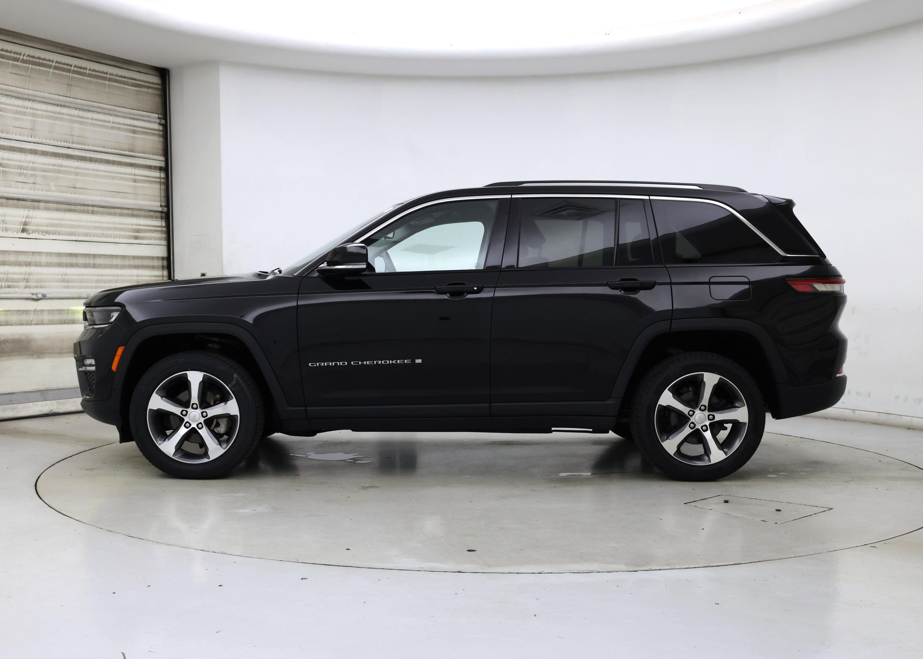 Thumbnail: 2023 Jeep Grand Cherokee - 3