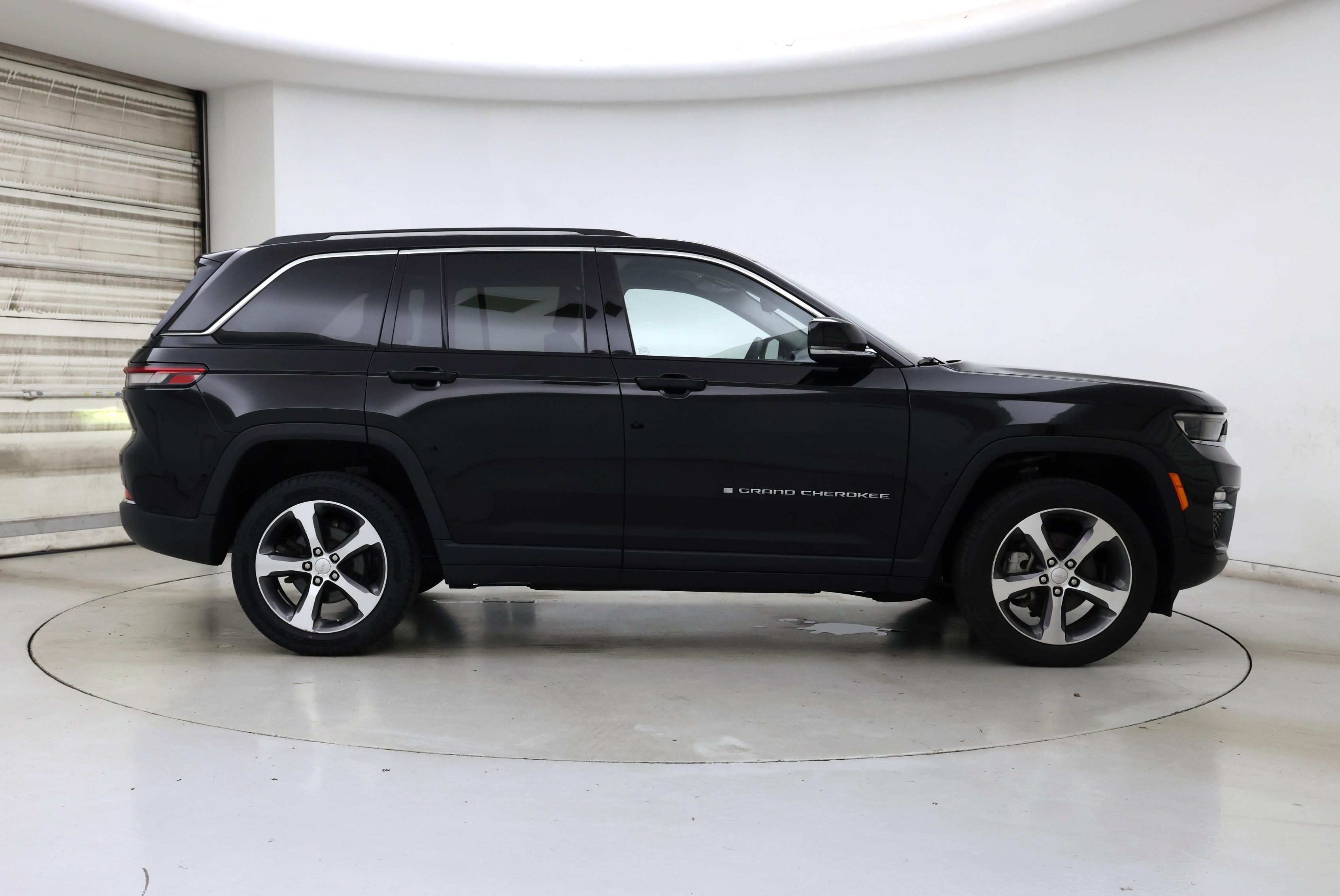 Thumbnail: 2023 Jeep Grand Cherokee - 7