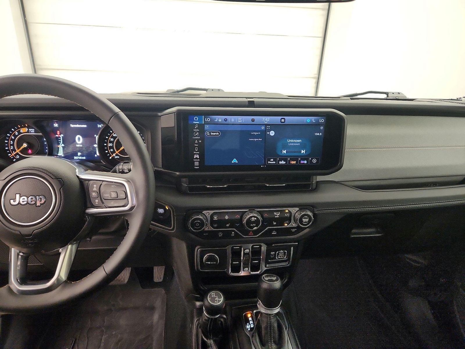 2024 Jeep Wrangler 4-Door Sahara - Photo 10