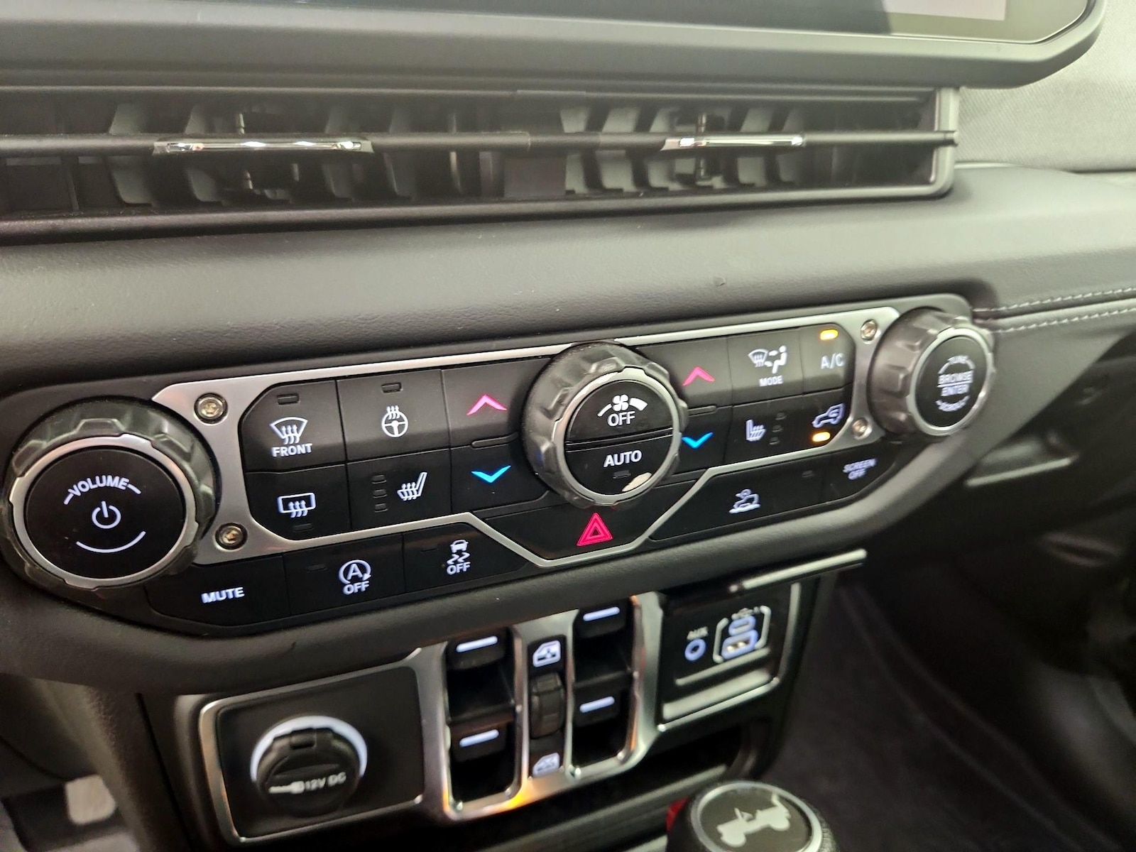 2024 Jeep Wrangler 4-Door Sahara - Photo 18