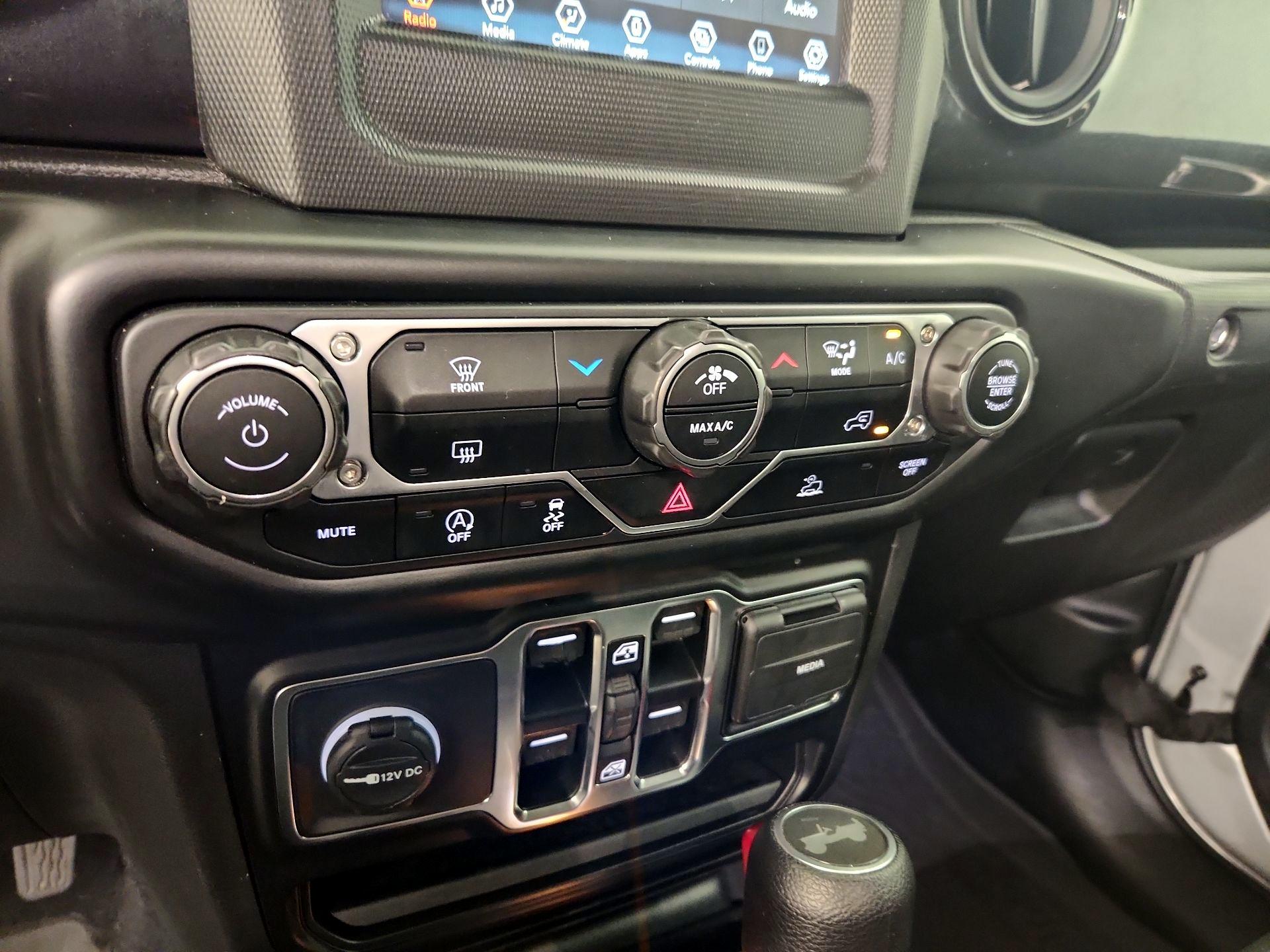 Thumbnail: 2022 Jeep Wrangler - 16