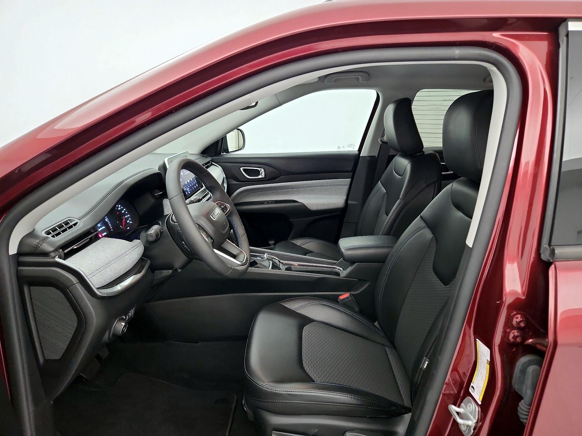 Thumbnail: 2022 Jeep Compass - 11