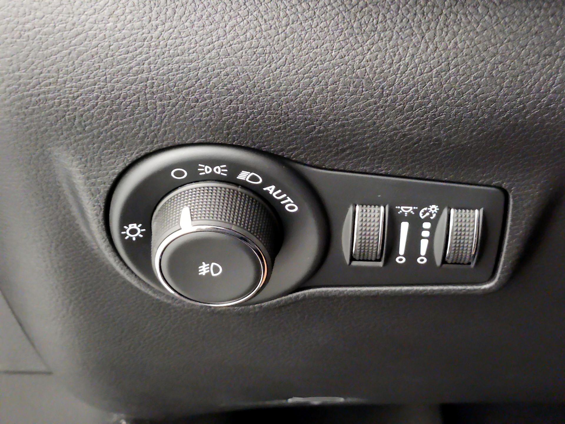 Thumbnail: 2022 Jeep Compass - 13