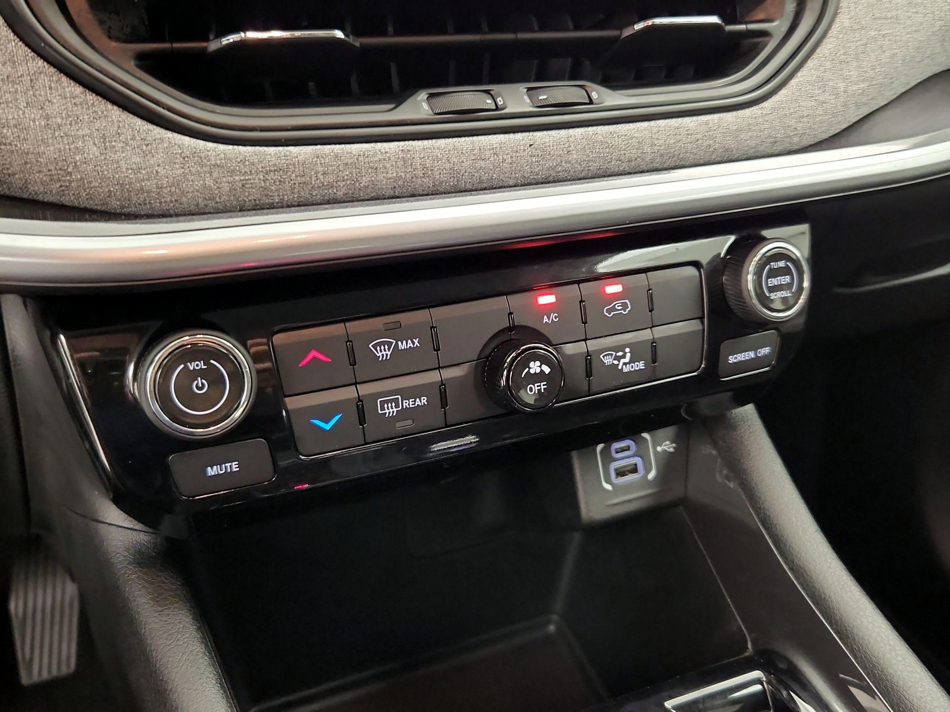 Thumbnail: 2022 Jeep Compass - 16