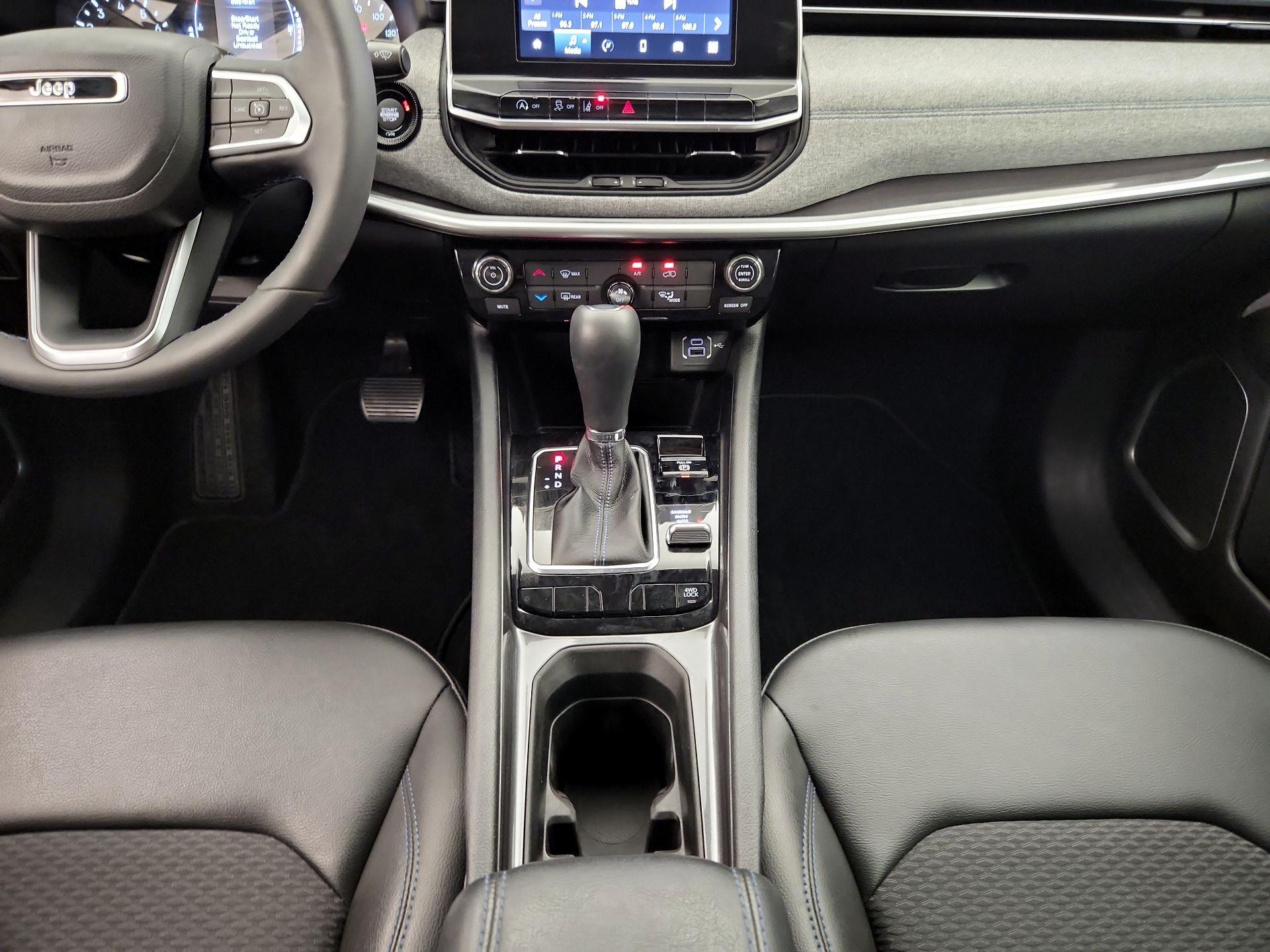 Thumbnail: 2022 Jeep Compass - 17