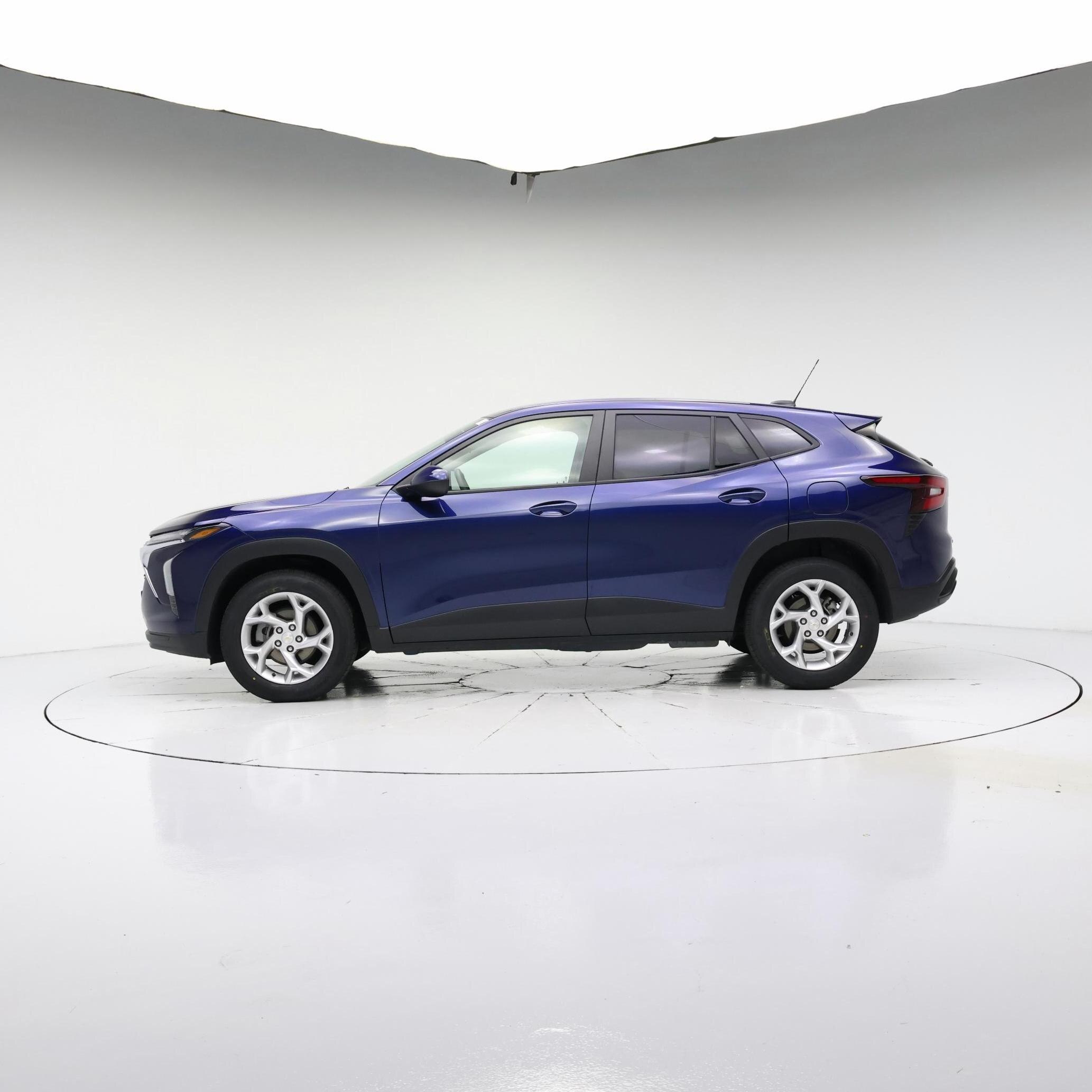 Thumbnail: 2024 Chevrolet Trax - 3