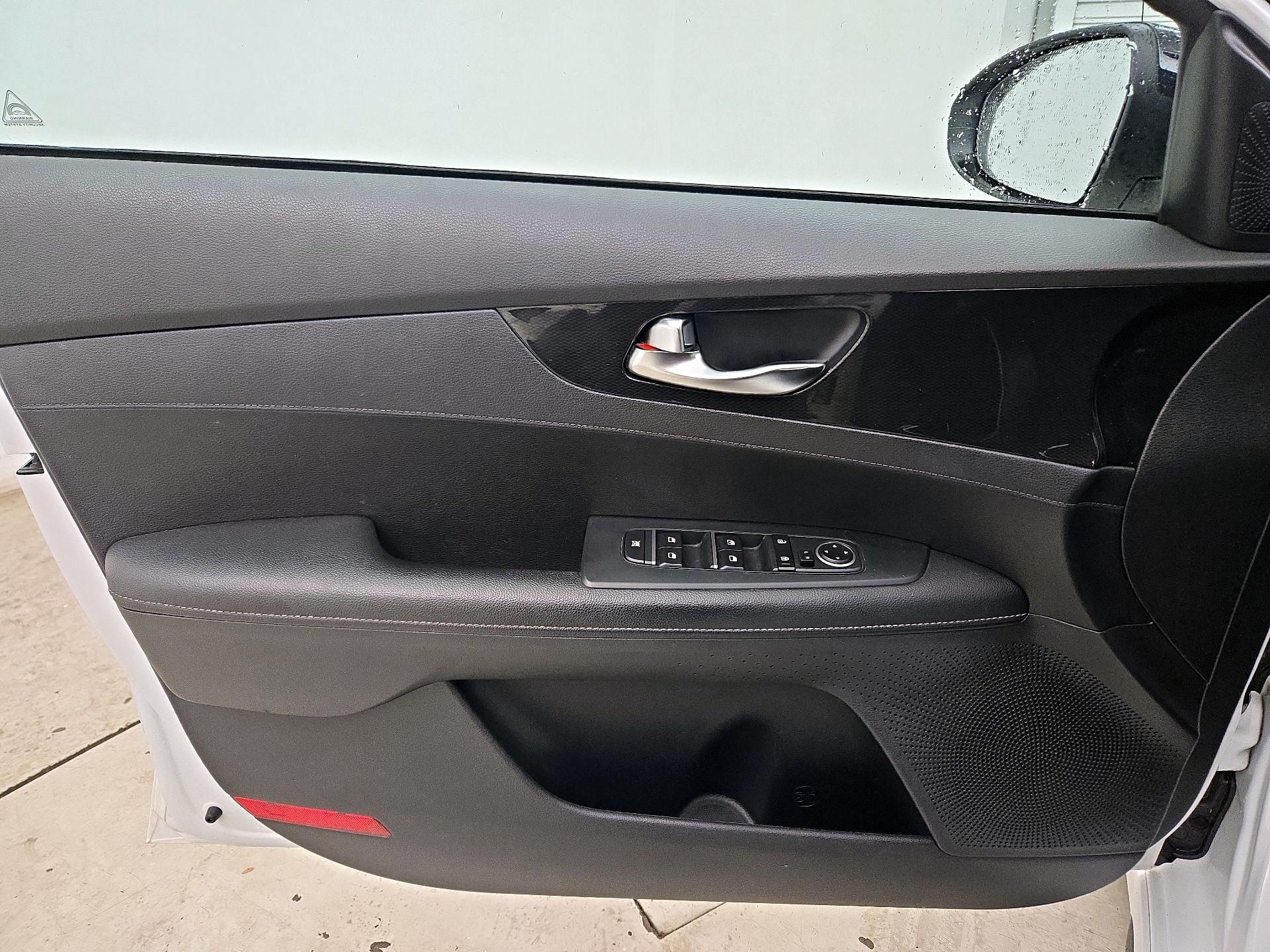 Thumbnail: 2021 Kia Forte - 12