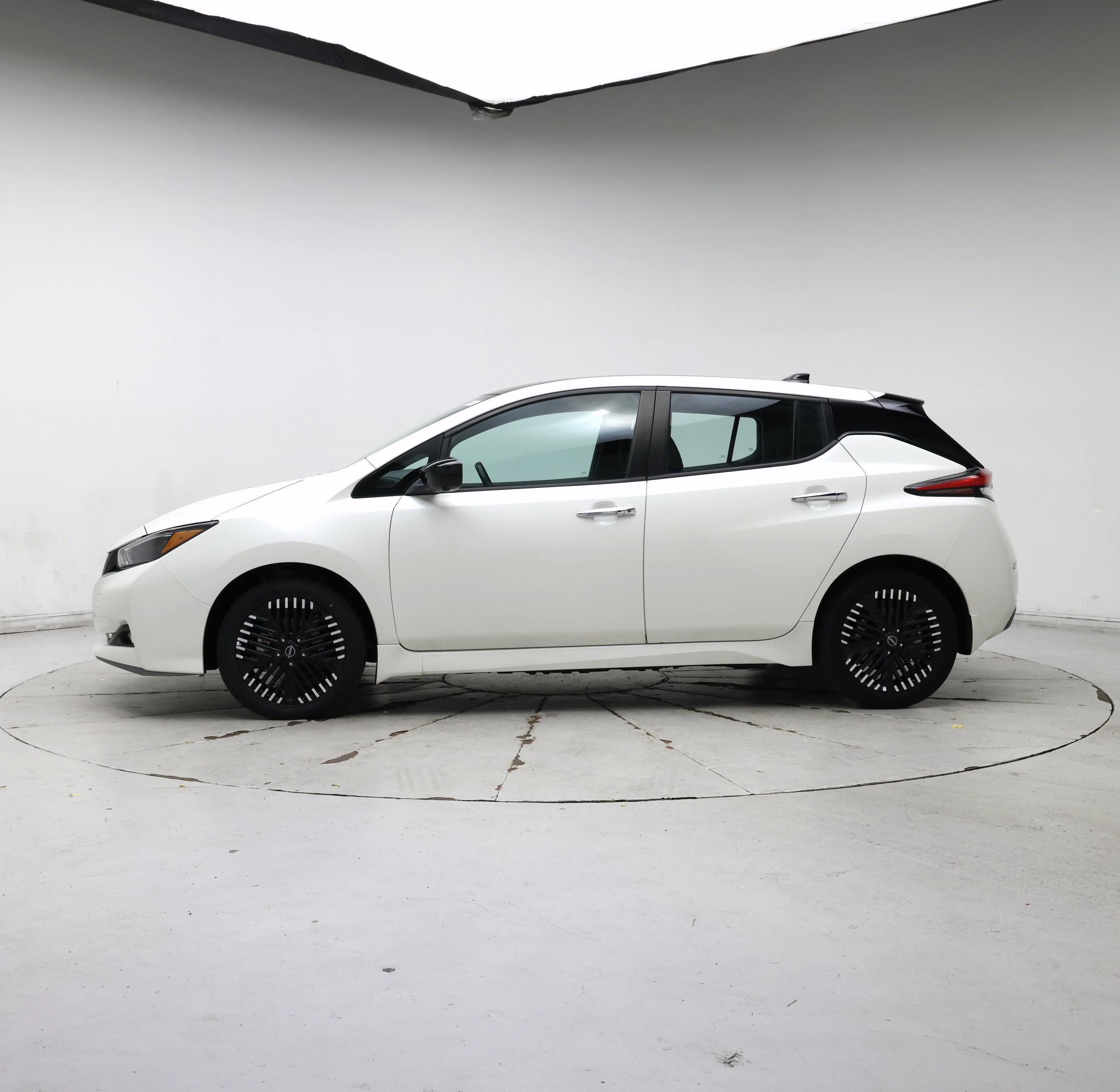 Thumbnail: 2024 Nissan Leaf - 3