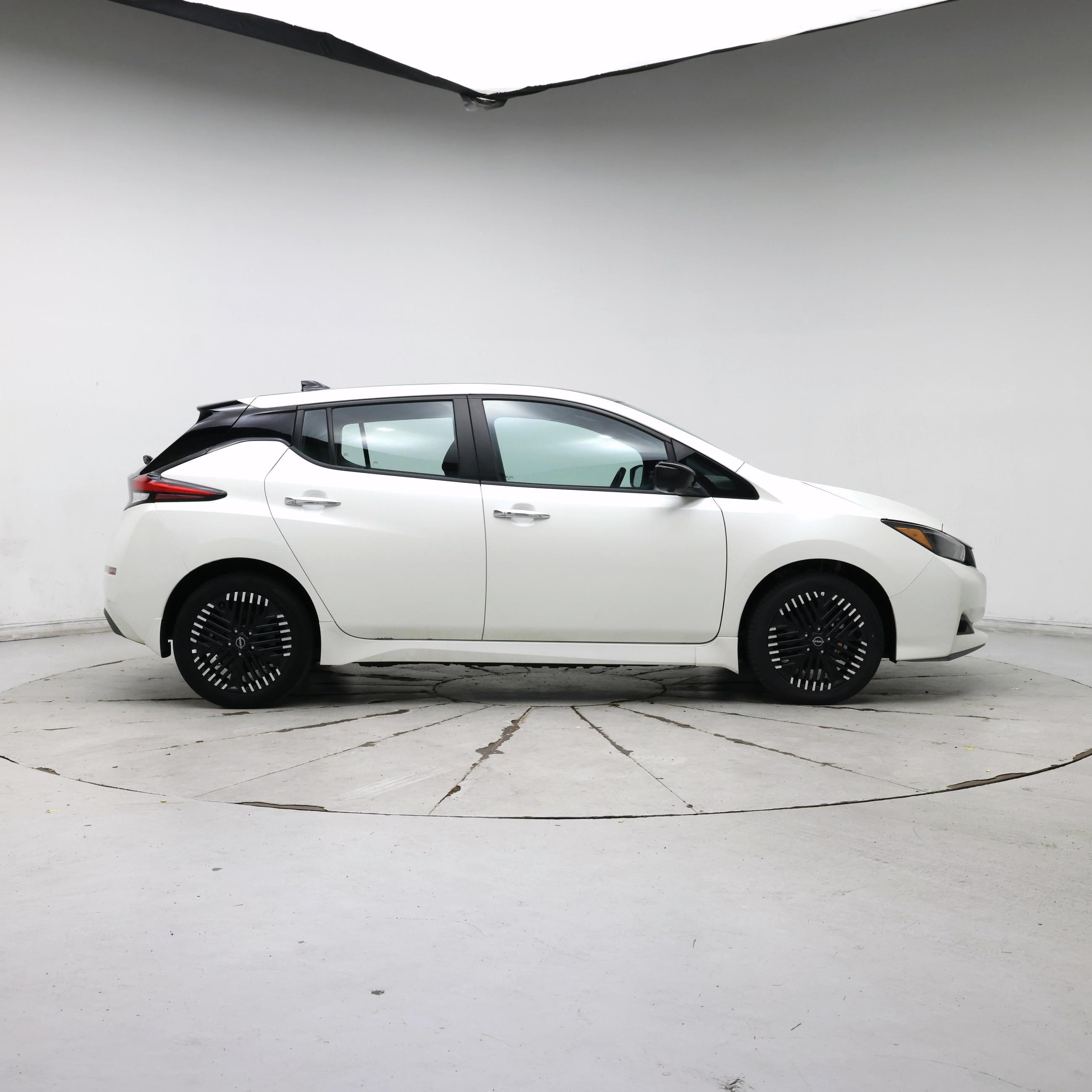 Thumbnail: 2024 Nissan Leaf - 7
