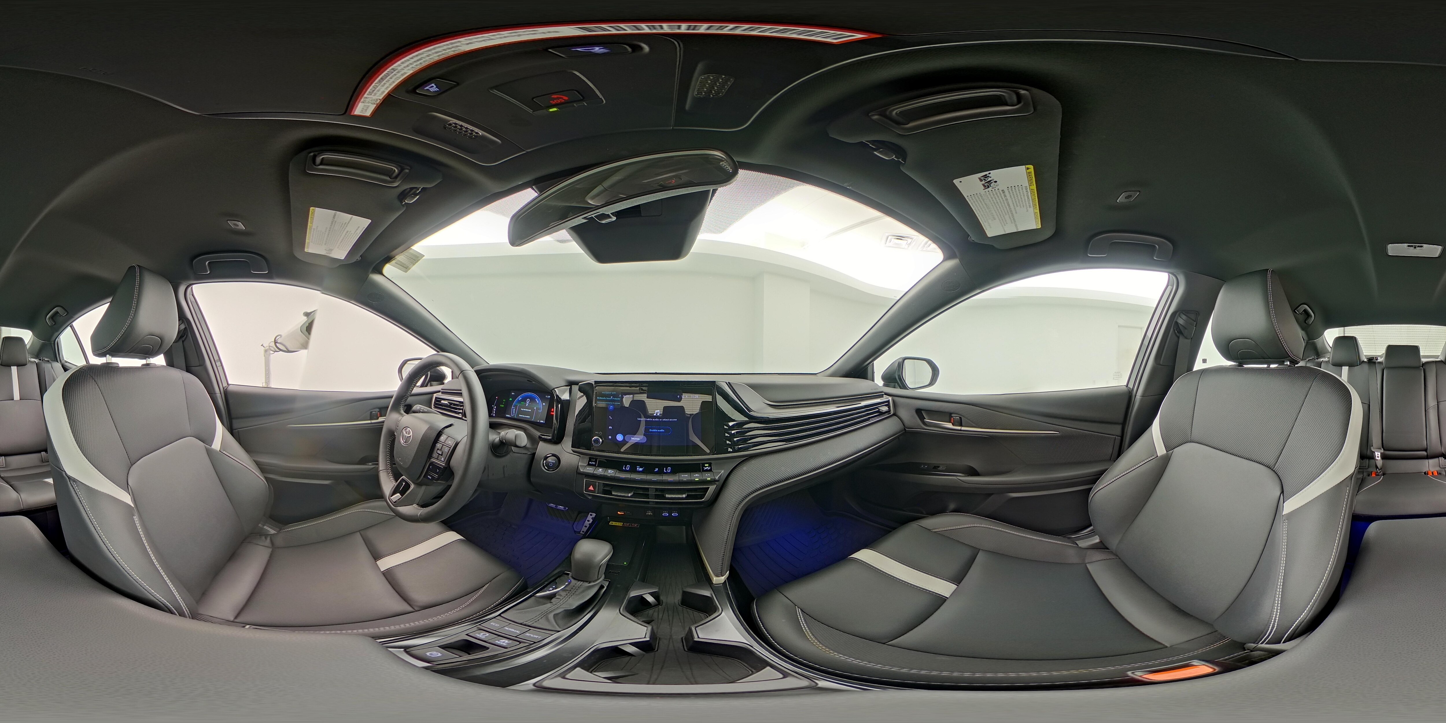 2025 Toyota Camry SE - Photo 24