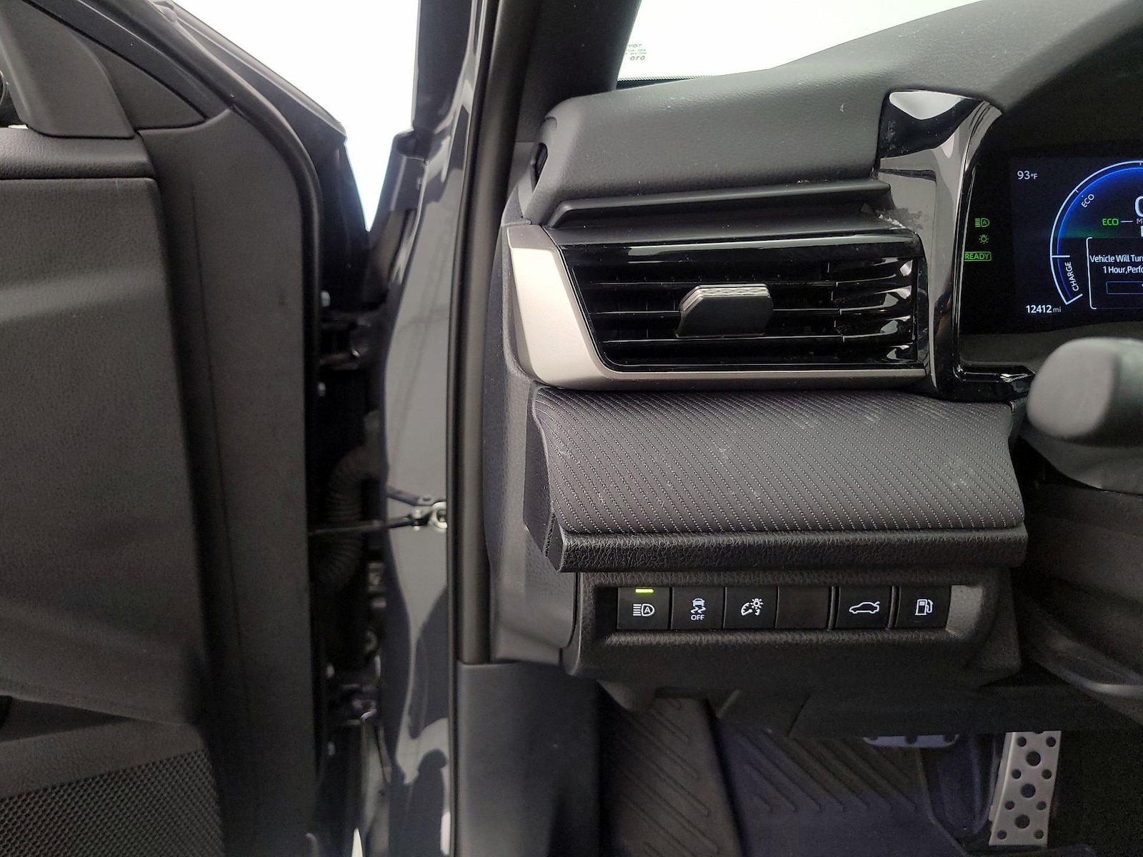 2025 Toyota Camry SE - Photo 14