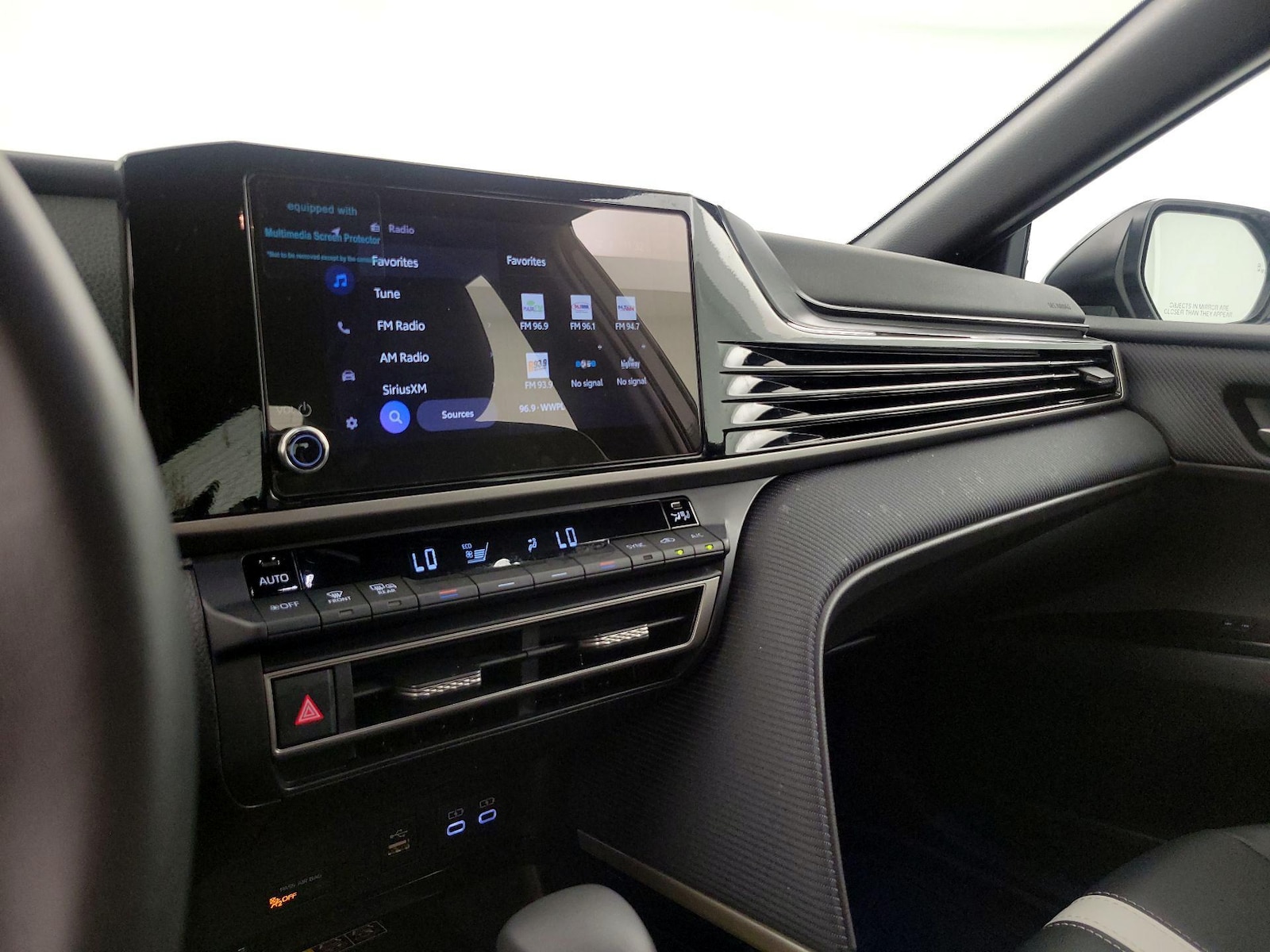 2025 Toyota Camry SE - Photo 16