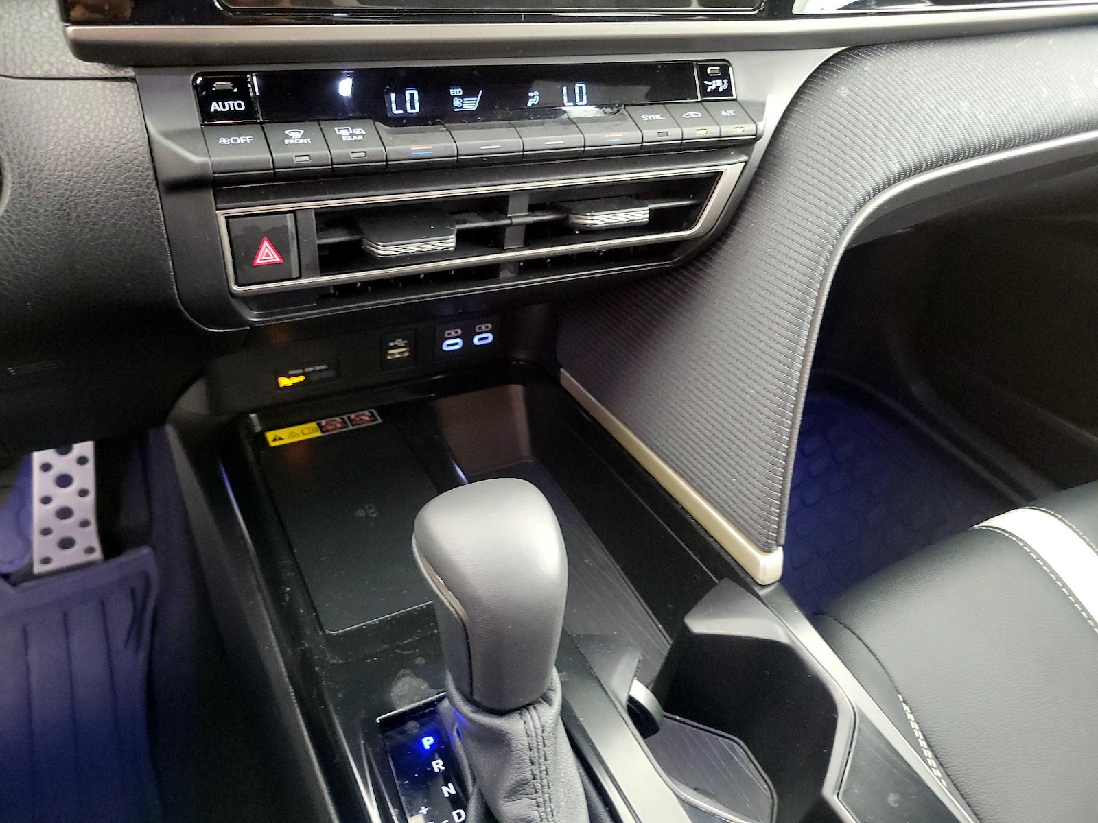 2025 Toyota Camry SE - Photo 17