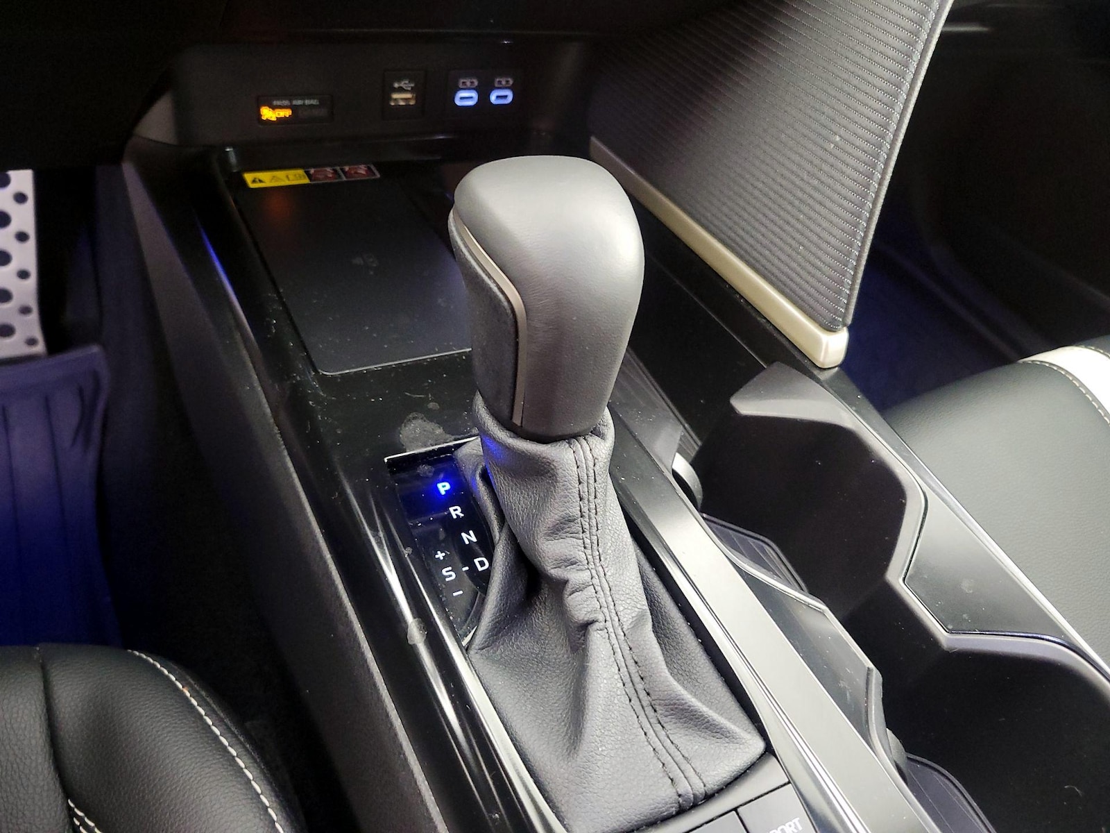 2025 Toyota Camry SE - Photo 18