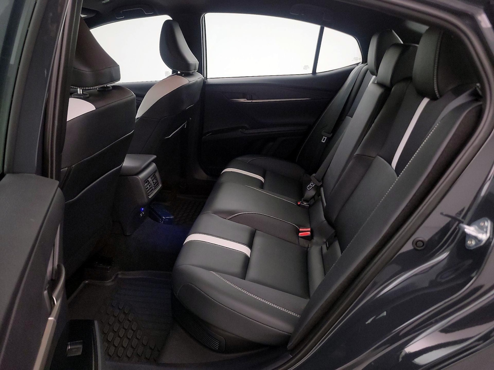 2025 Toyota Camry SE - Photo 20