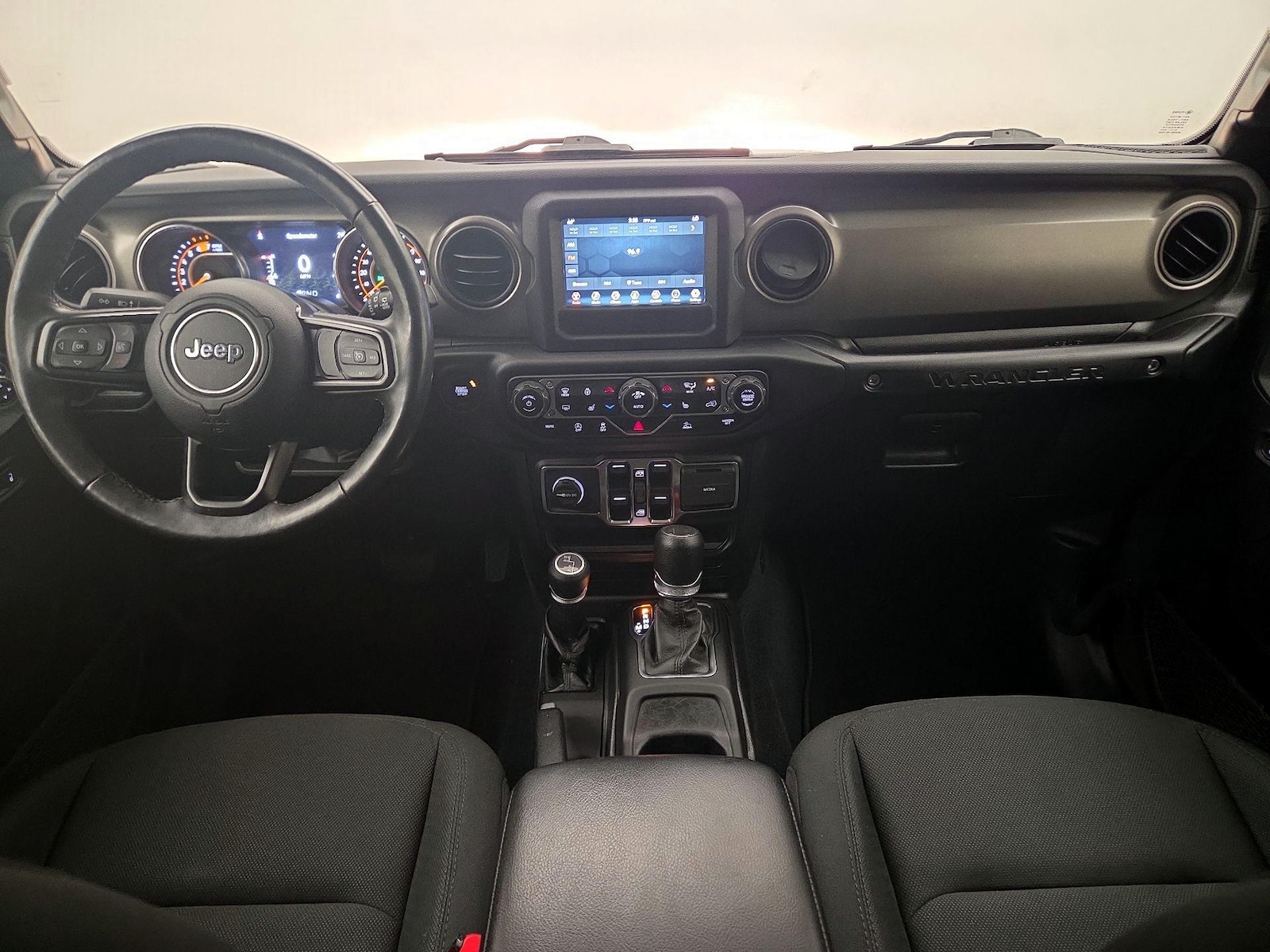 Apple CarPlay® & Android Auto™