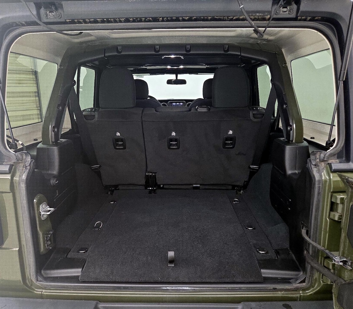 Trunk/Cargo (Seats Up)