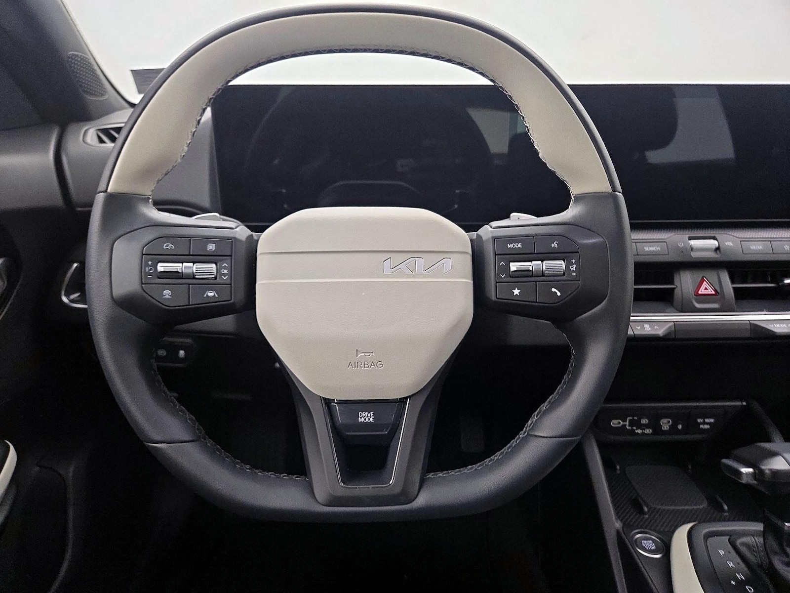 2025 Kia K4 GT-Line - Photo 11
