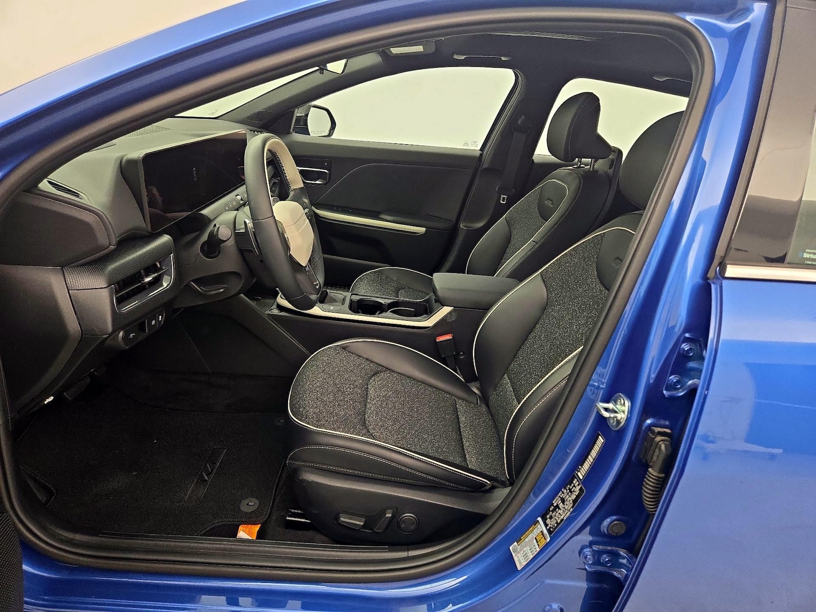 2025 Kia K4 GT-Line - Photo 12