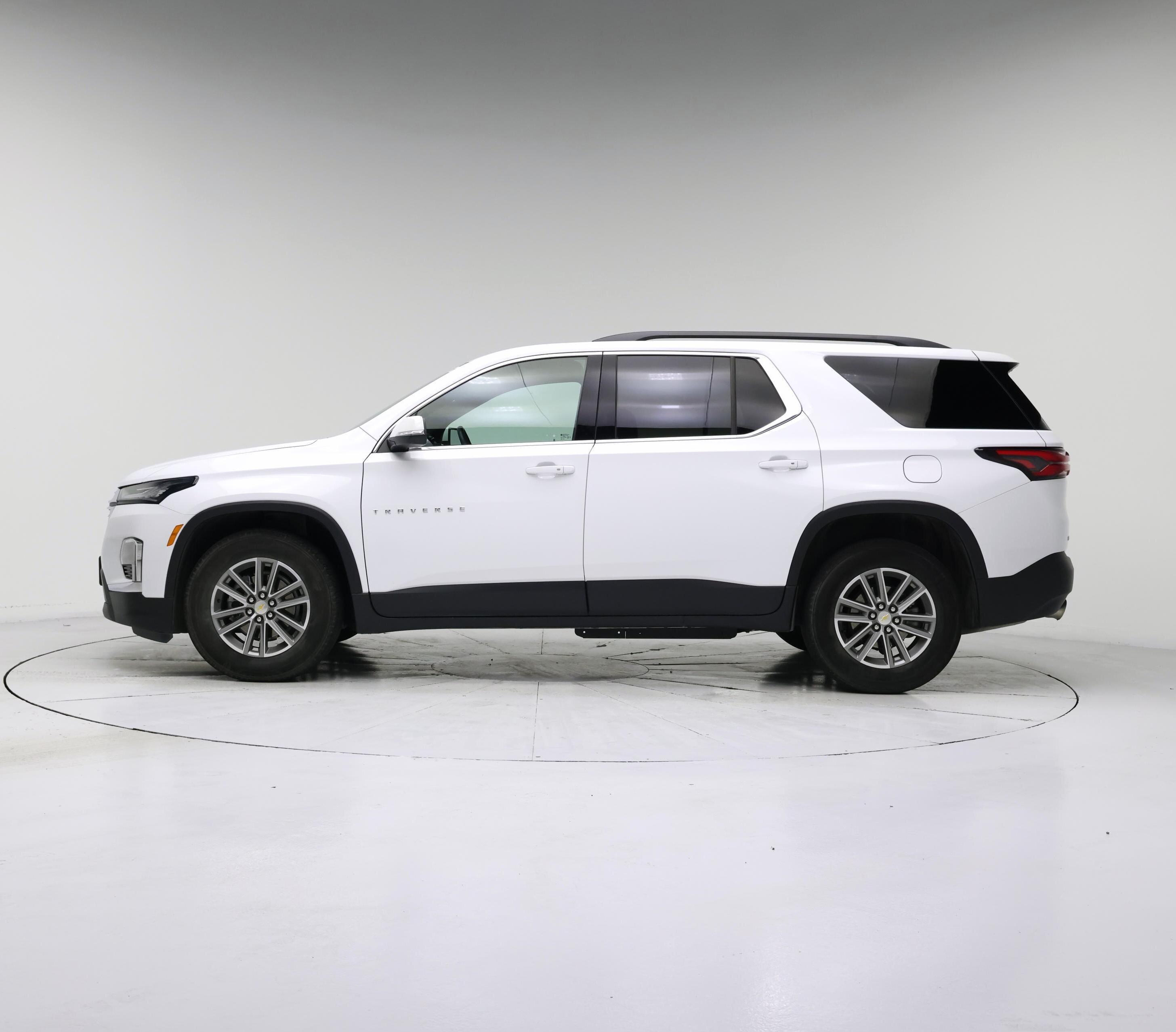 Thumbnail: 2023 Chevrolet Traverse - 3