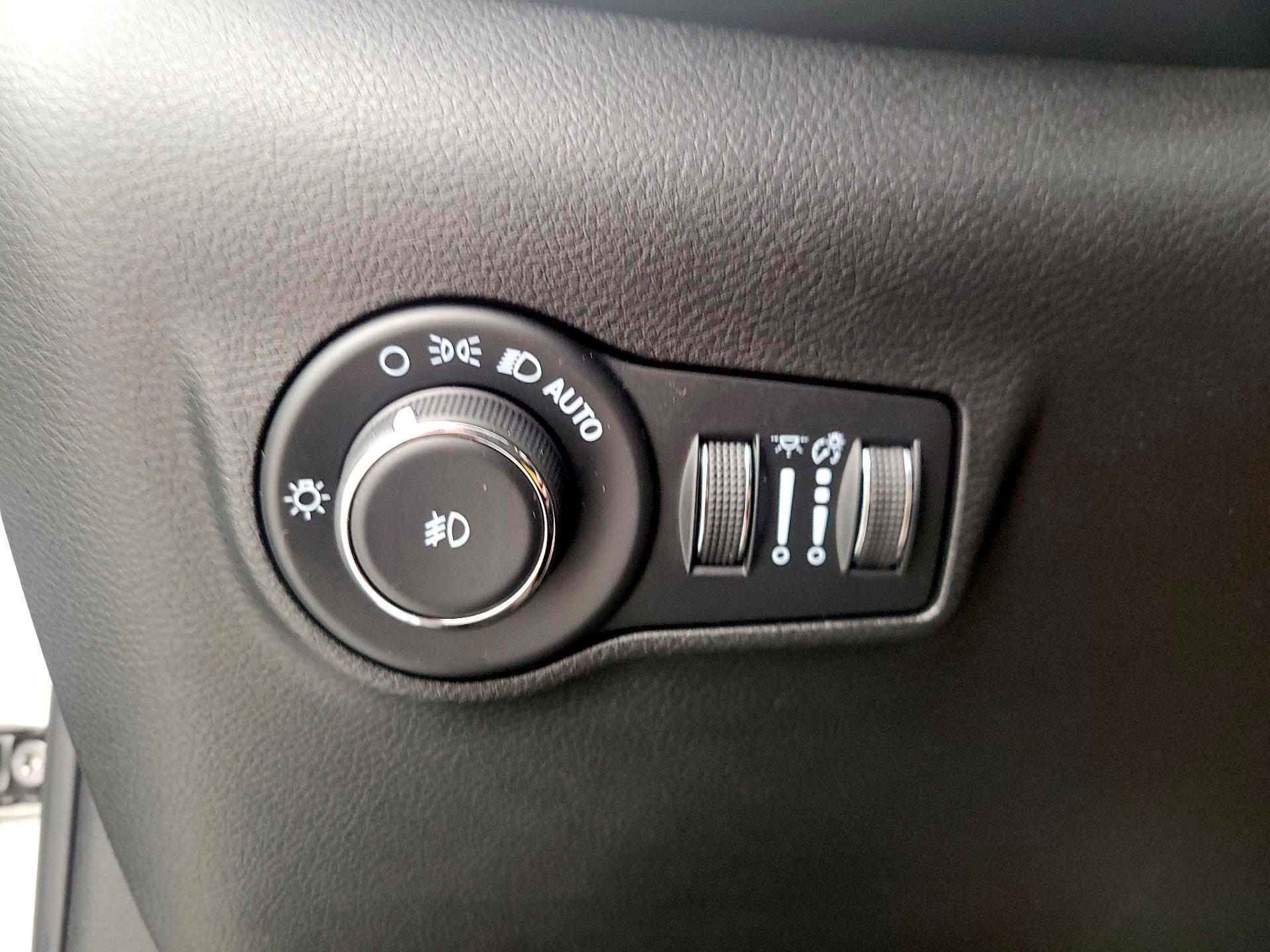 Thumbnail: 2022 Jeep Compass - 13