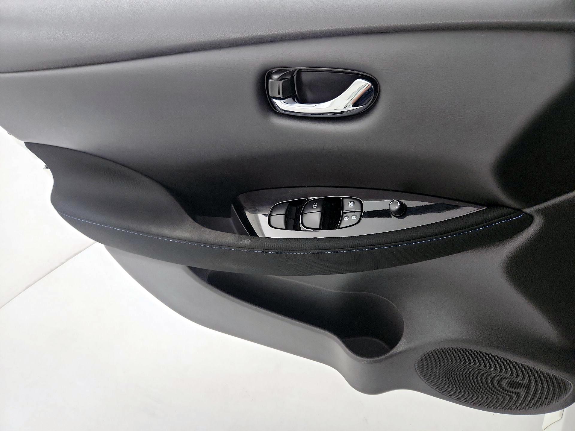 Thumbnail: 2024 Nissan Leaf - 12