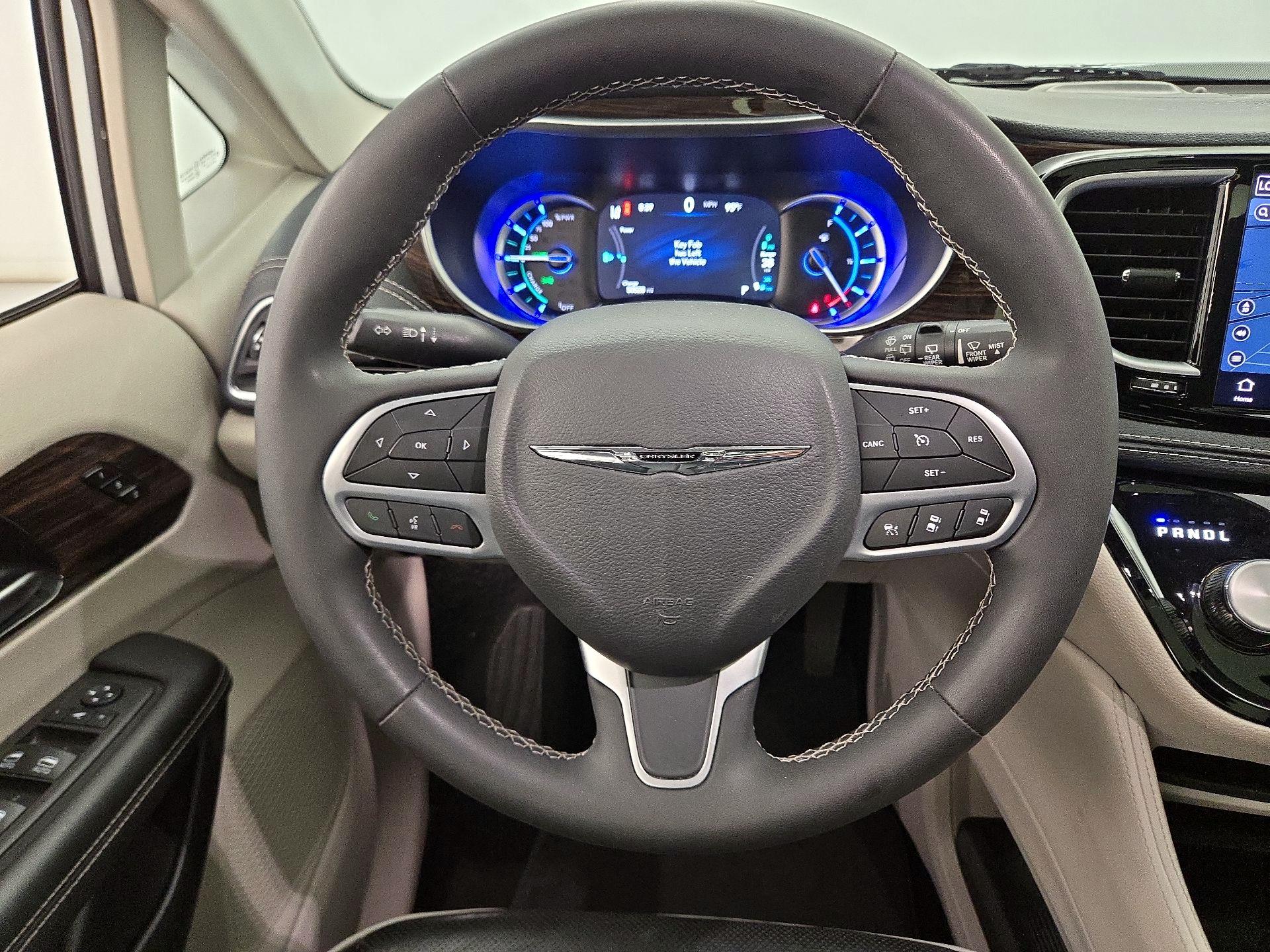 Thumbnail: 2023 Chrysler Pacifica - 10