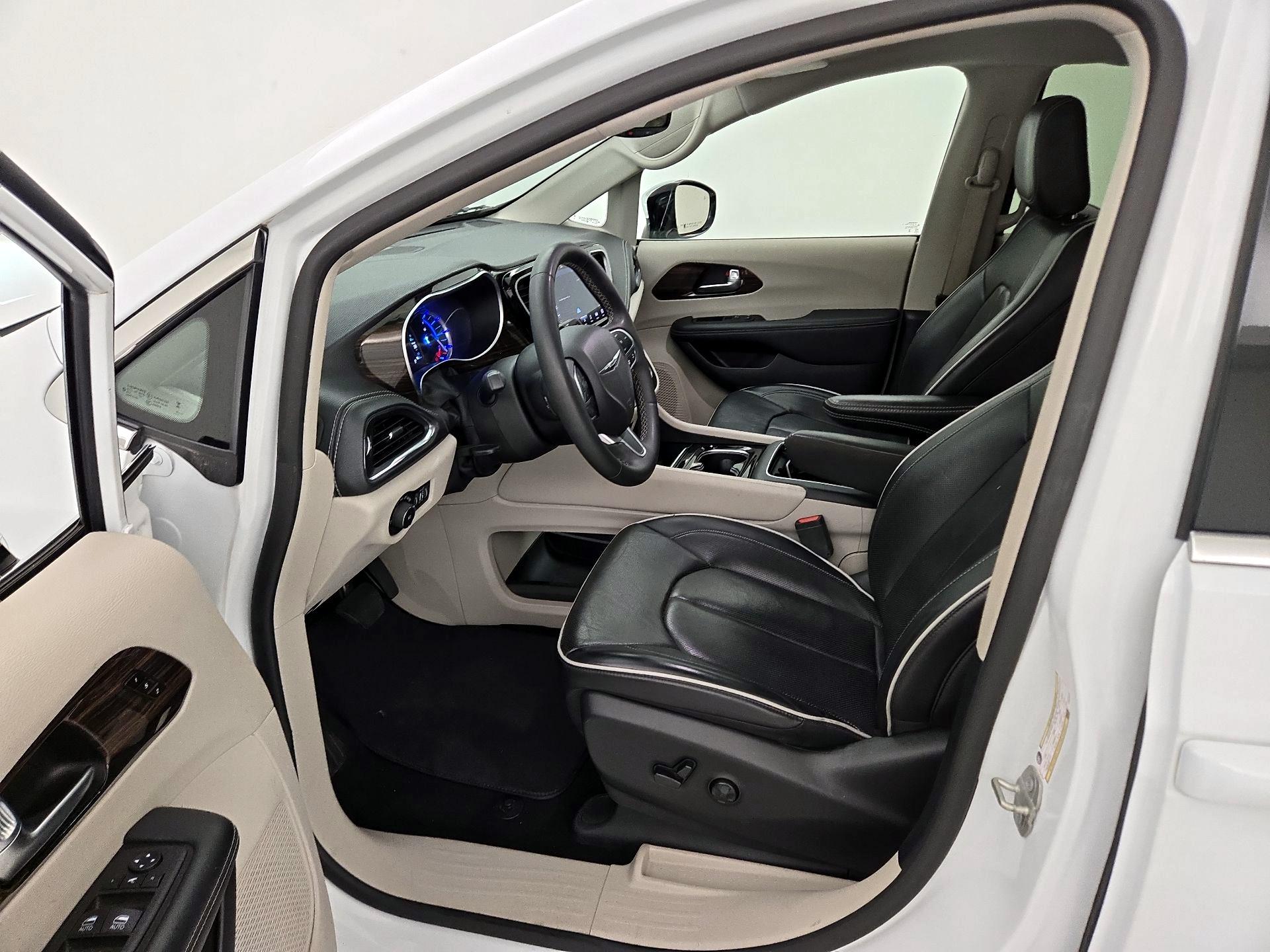 Thumbnail: 2023 Chrysler Pacifica - 11