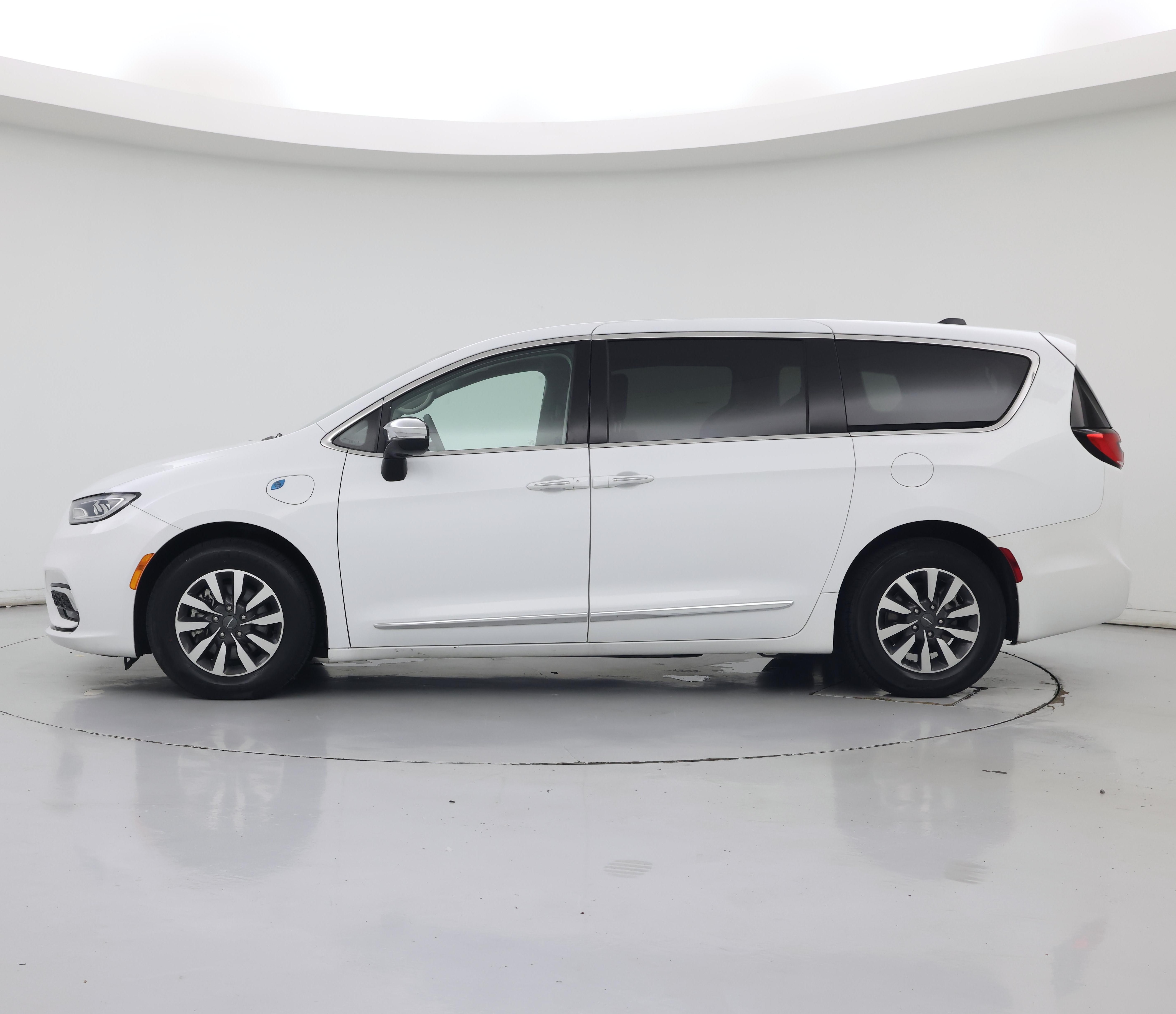 Thumbnail: 2023 Chrysler Pacifica - 3