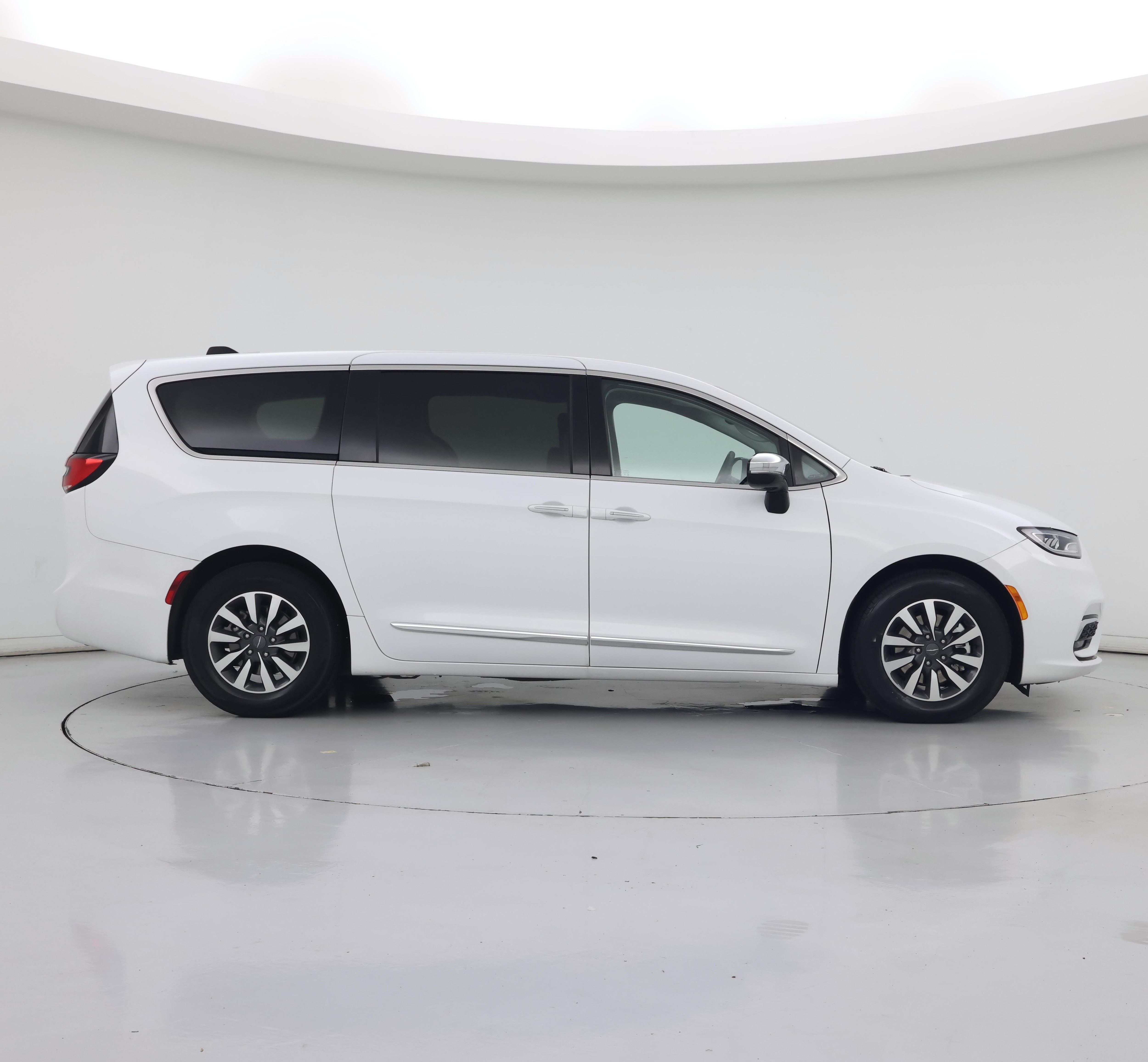 Thumbnail: 2023 Chrysler Pacifica - 7